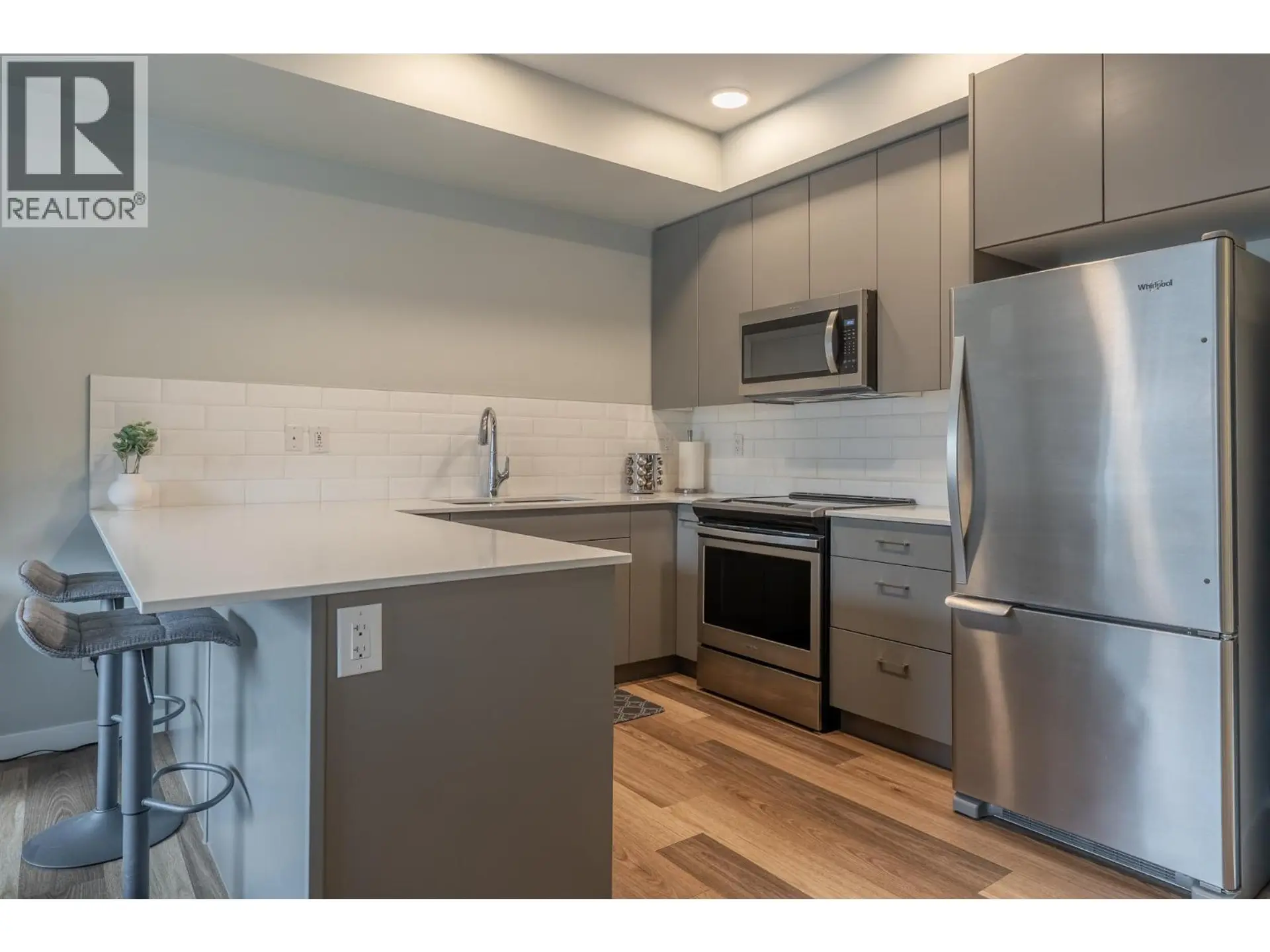 #101 722 Valley Road - Image 3