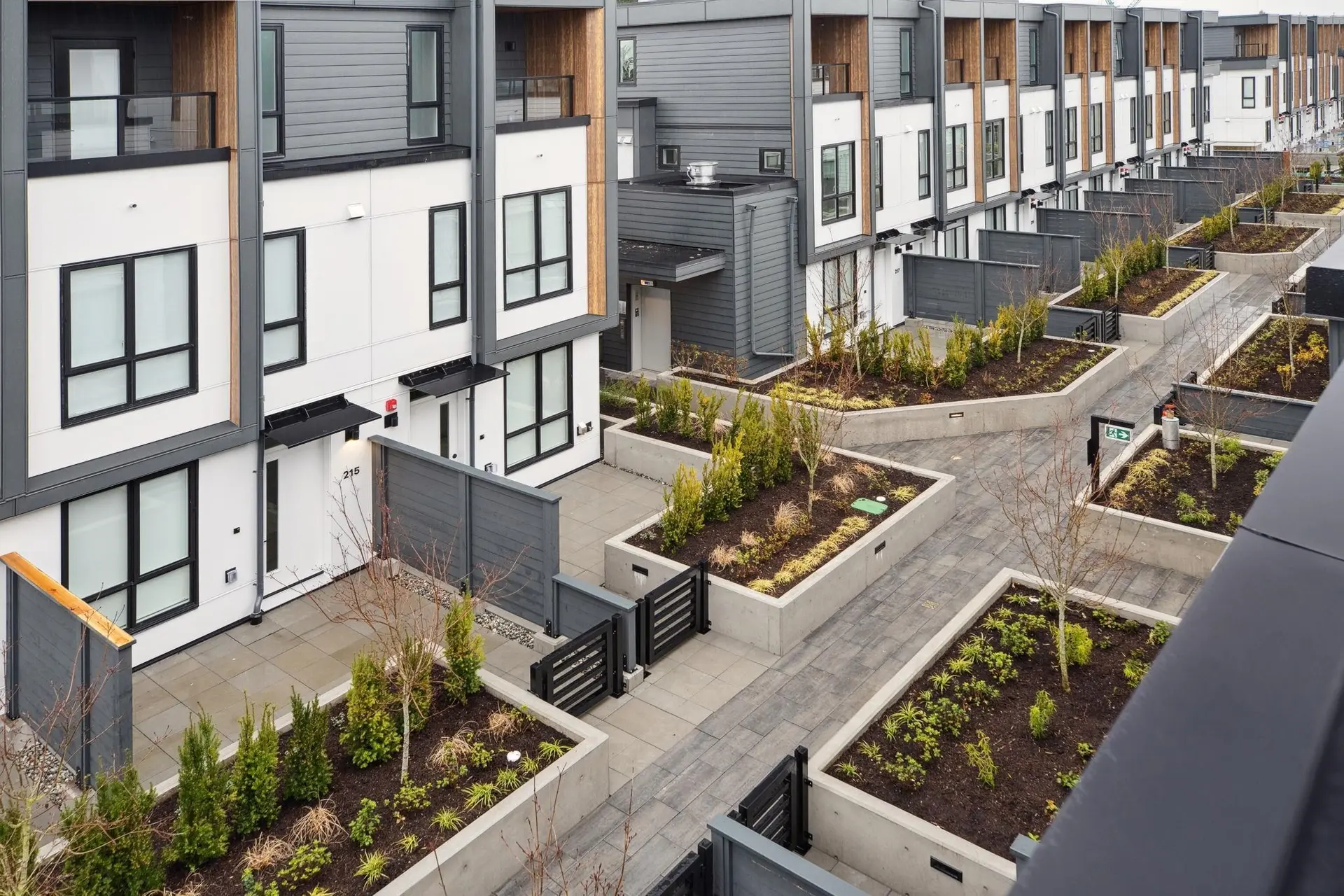 #201 715 Ducklow Street - Image 2