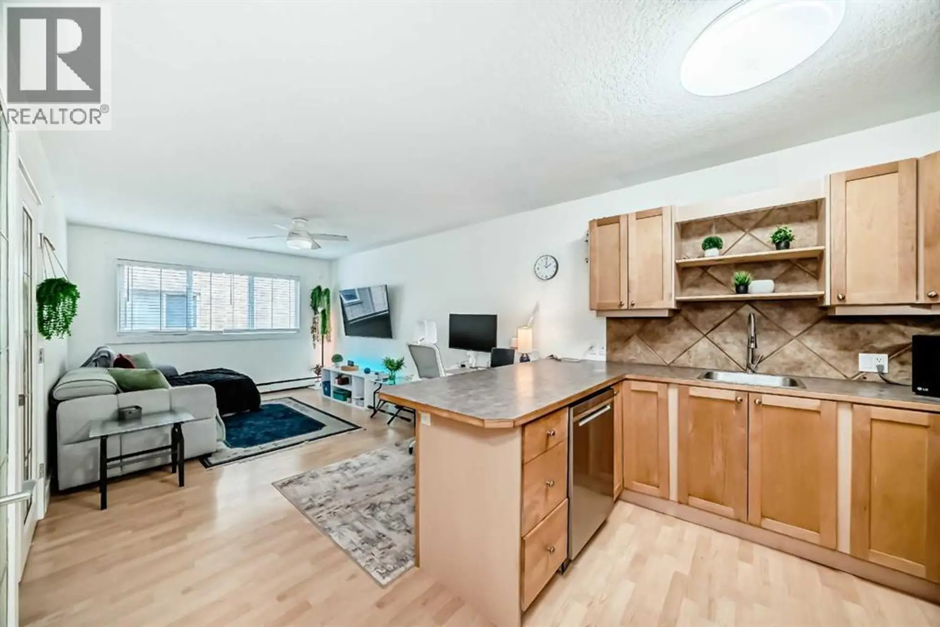 #8 310 22 AVENUE SW - Image 1