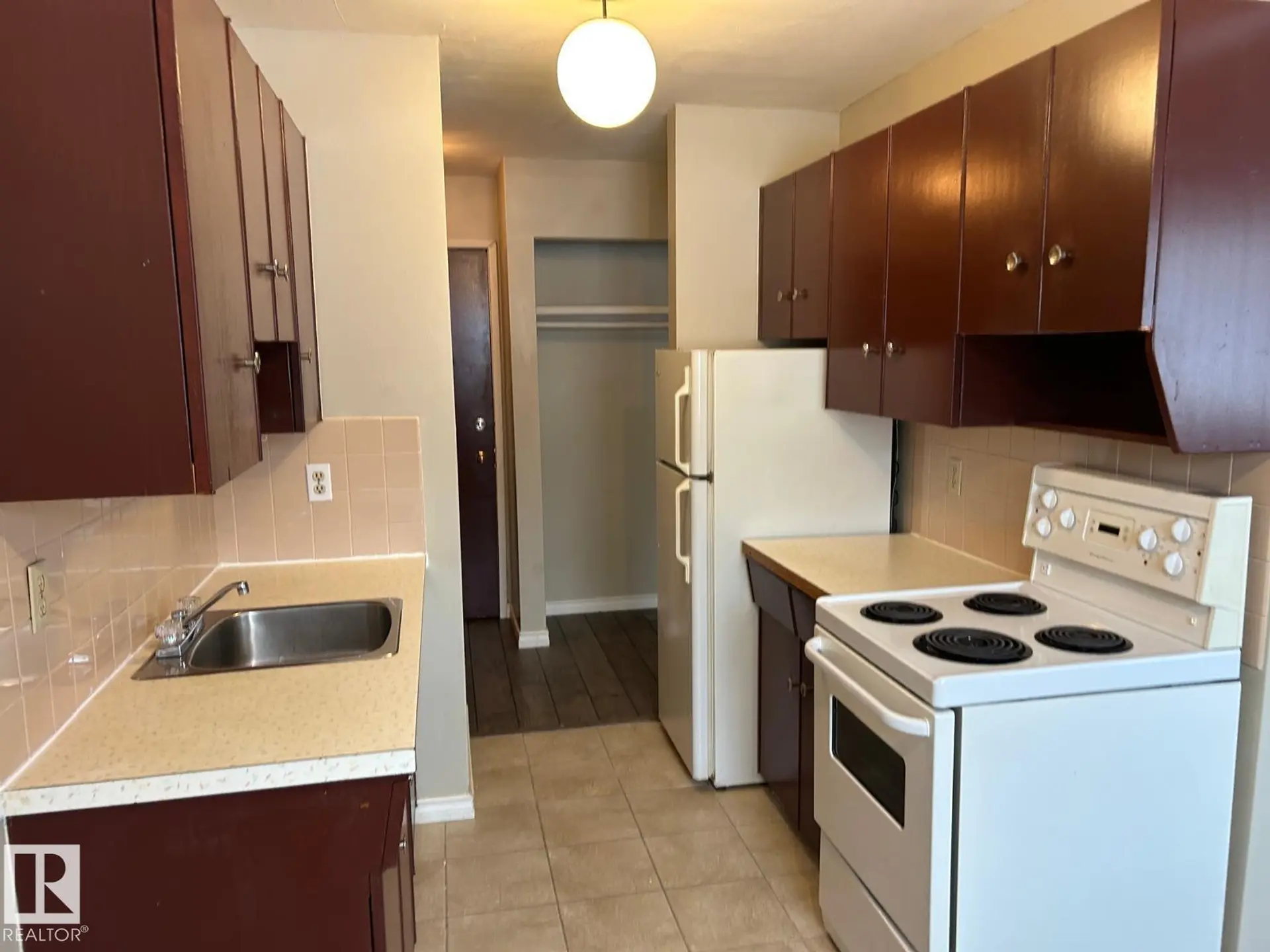 #4 10164 150 ST NW - Image 5