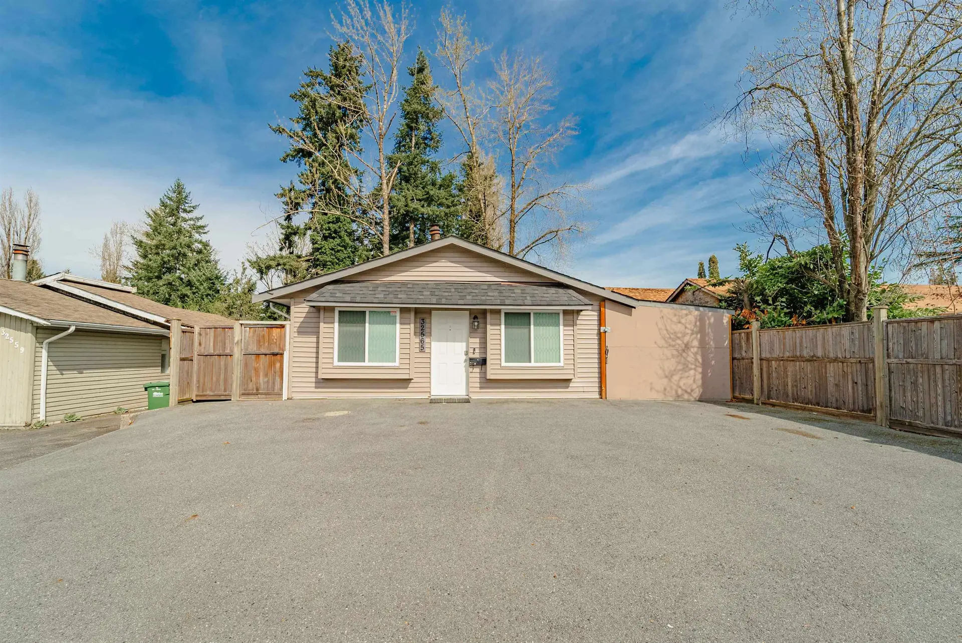 Property at 32565 George Ferguson Way, Abbotsford, BC