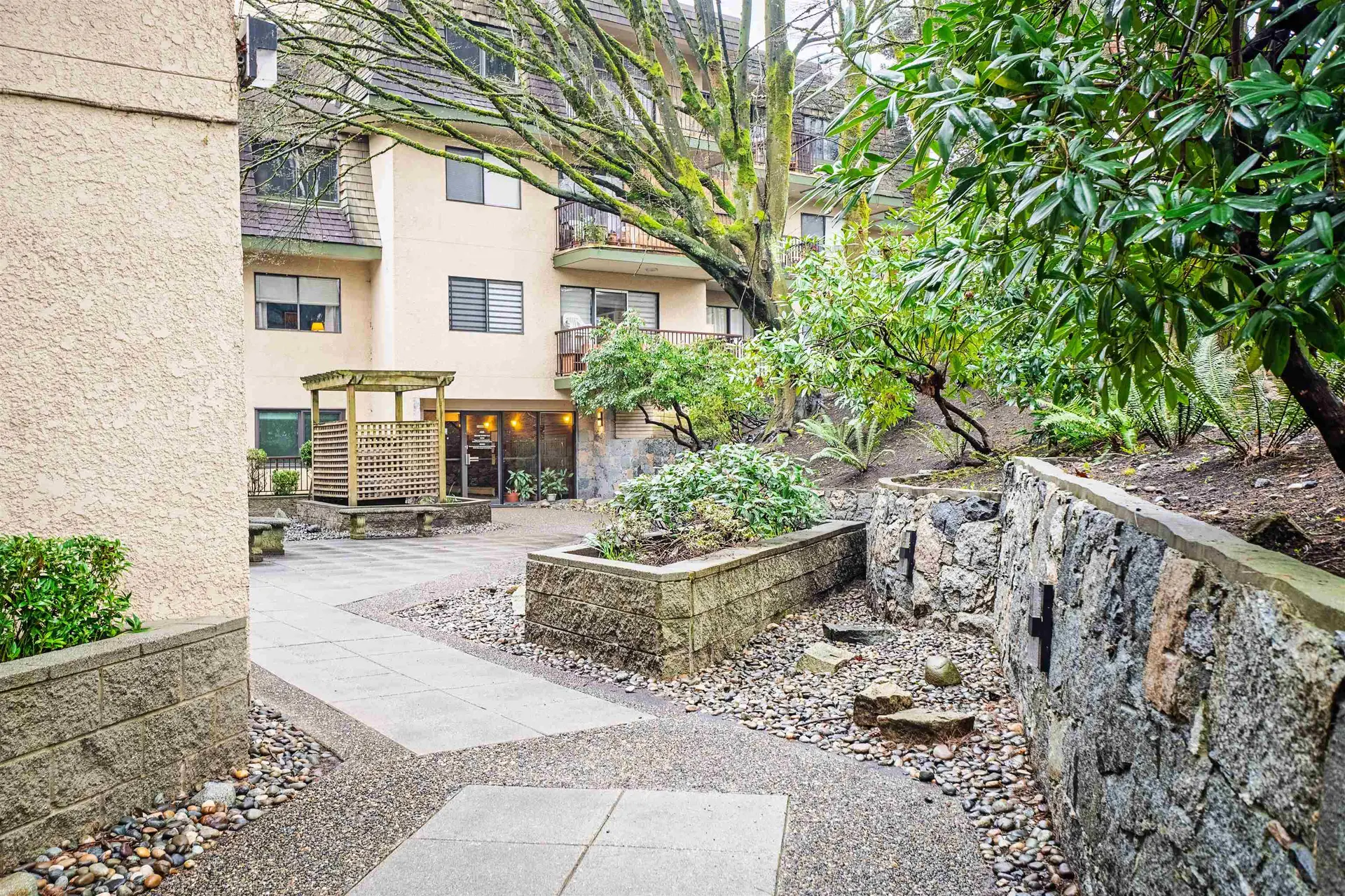 #305 466 E Eighth Avenue - Image 19