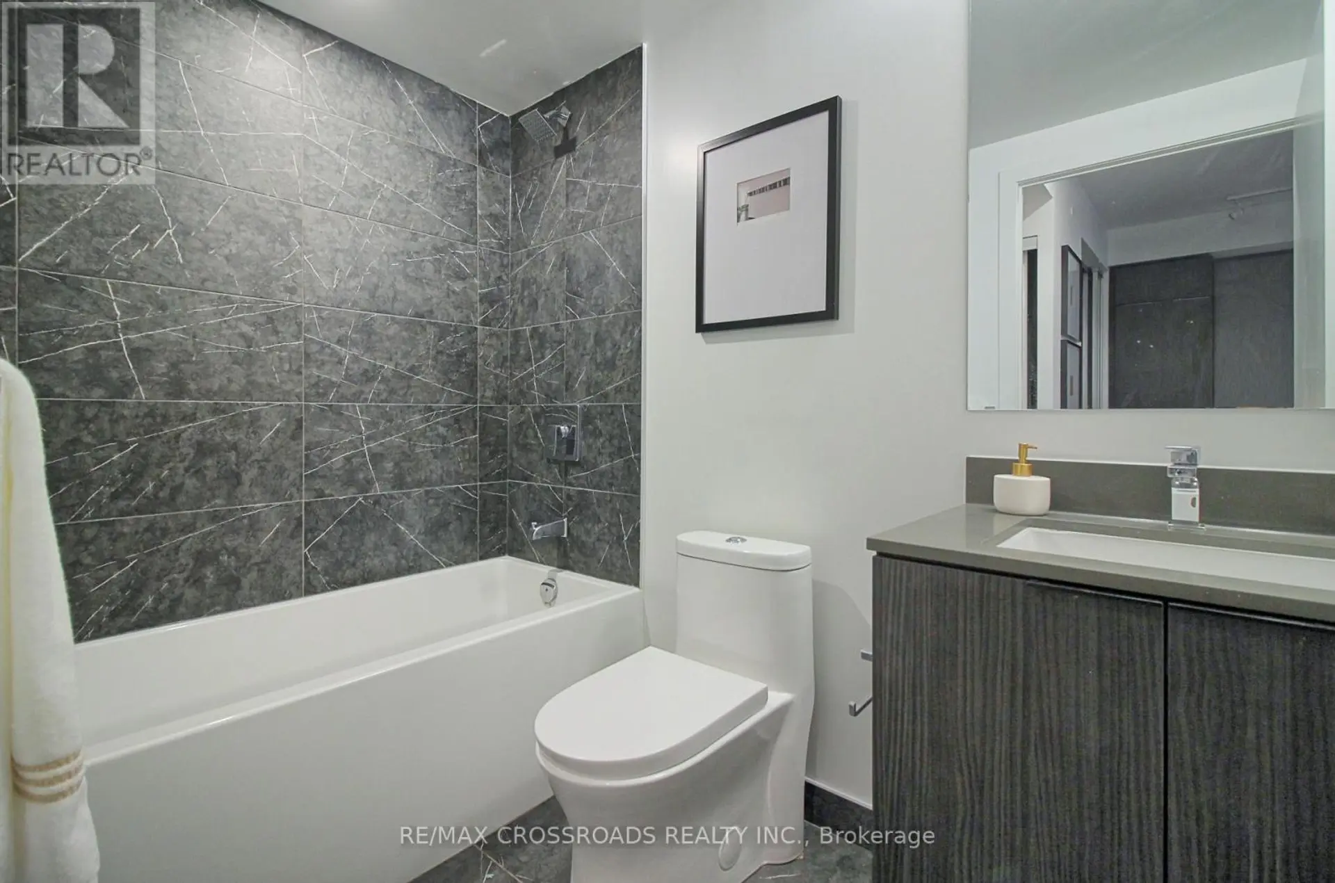 #2302 82 DALHOUSIE STREET - Image 9