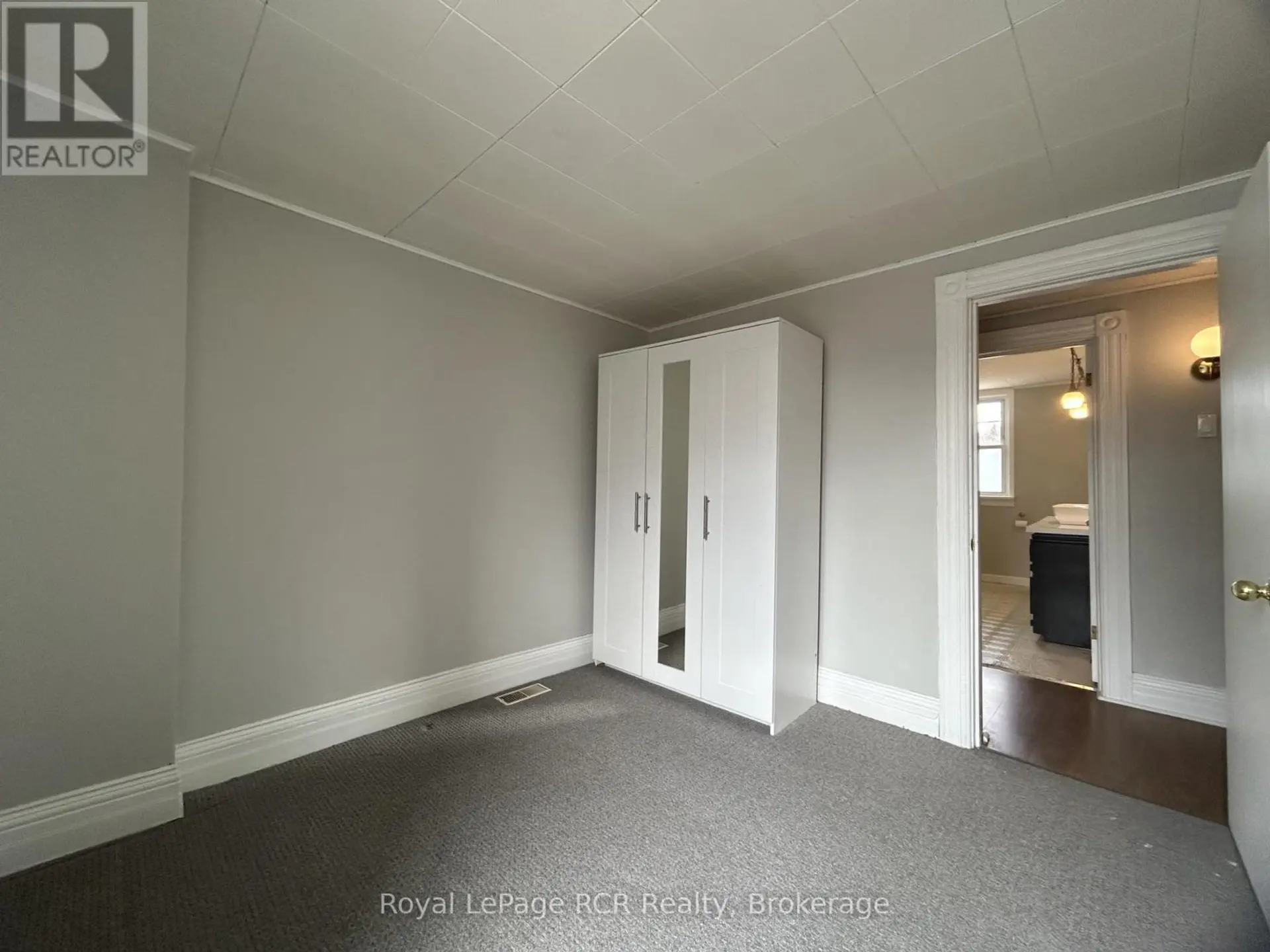 467 14TH STREET W - Image 10