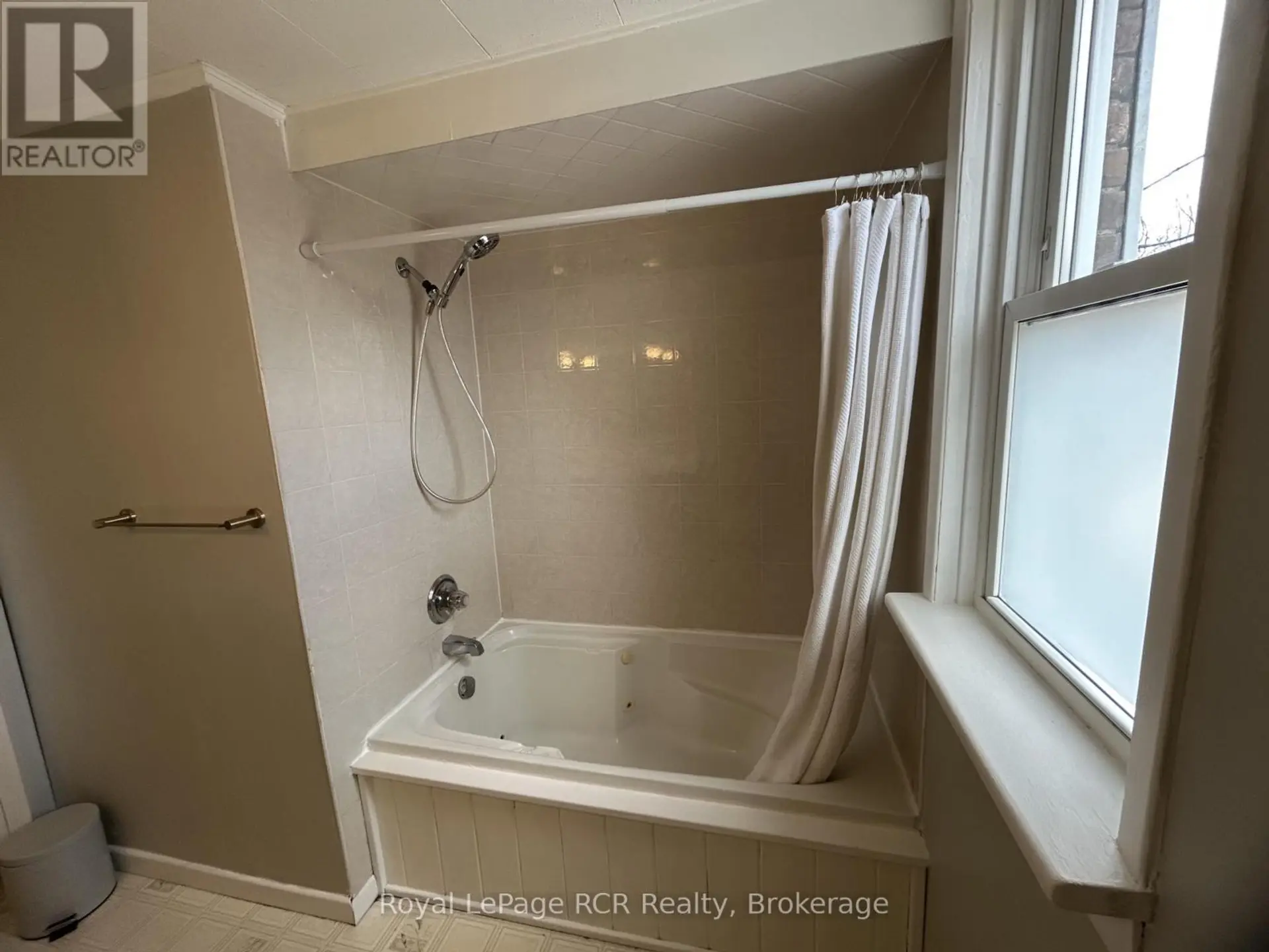467 14TH STREET W - Image 13