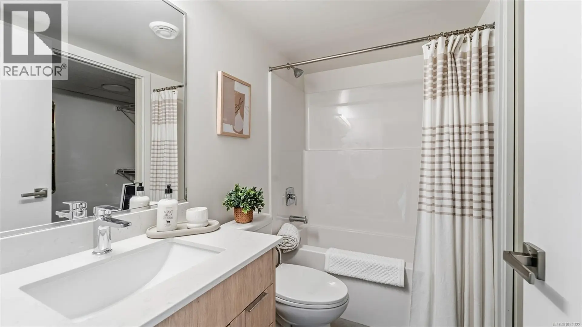 #2201 4201 Tyndall Ave - Image 6