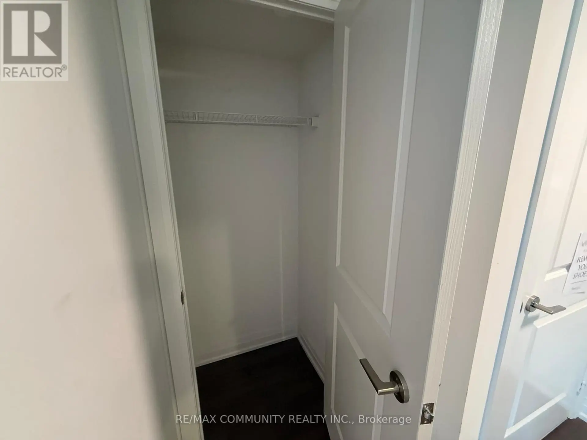 #1408 20 MEADOWGLEN PLACE - Image 4