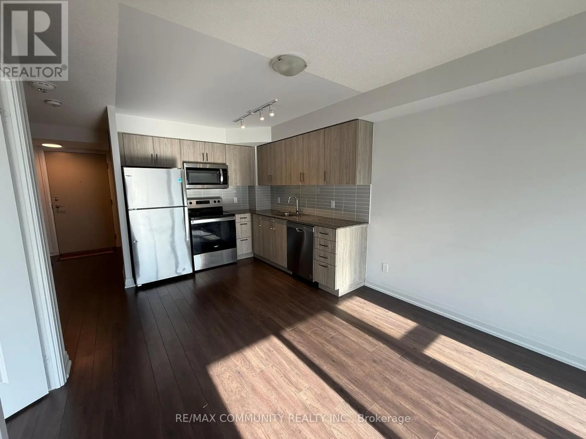 #1408 20 MEADOWGLEN PLACE - Image 7