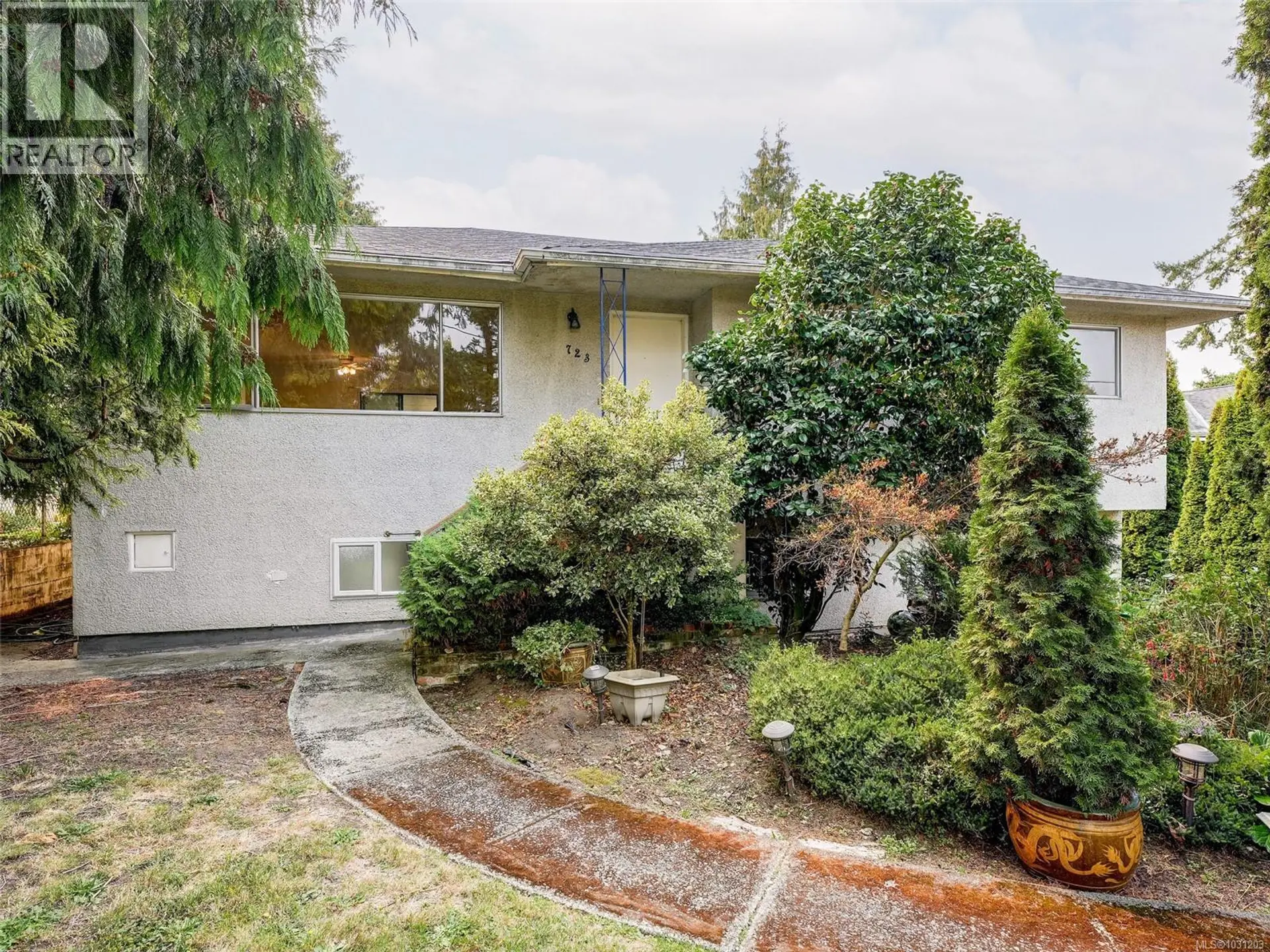 Property at 723 Genevieve Rd, Saanich, BC