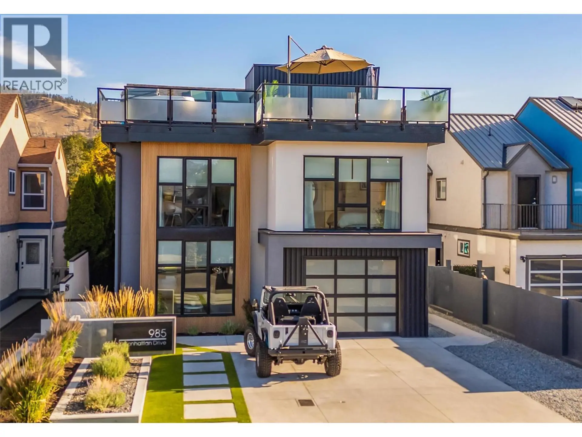 Property at 985 Manhattan Drive, Kelowna, BC