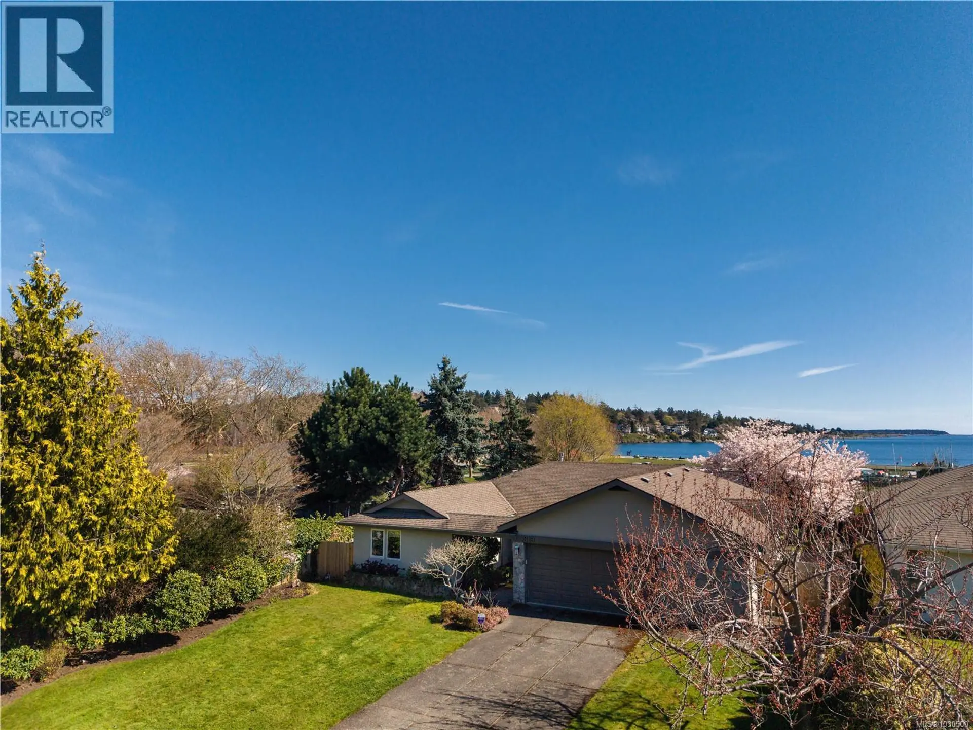 Property at 3819 Beachview Pl, Saanich, BC