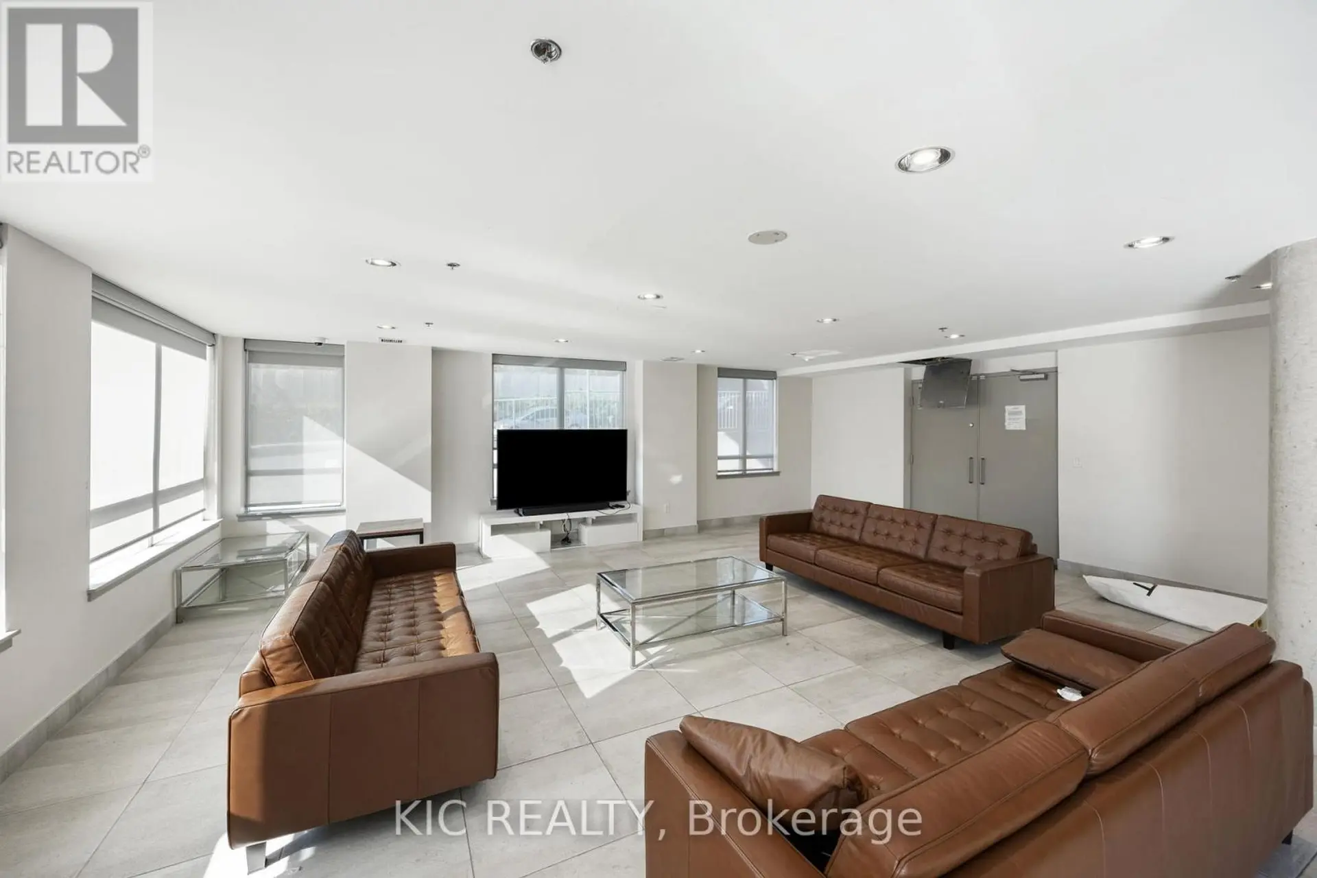 #901 812 LANSDOWNE AVENUE - Image 13