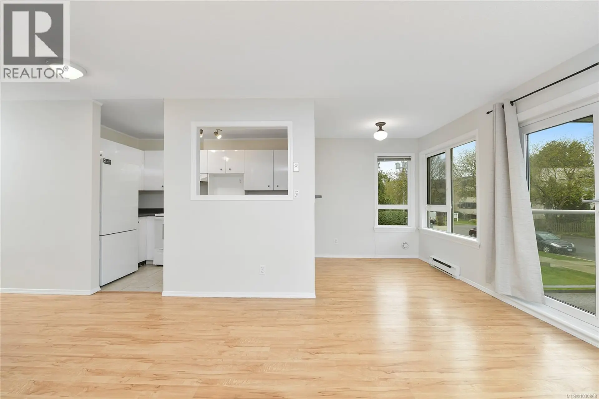 #202 2647 Graham St - Image 3