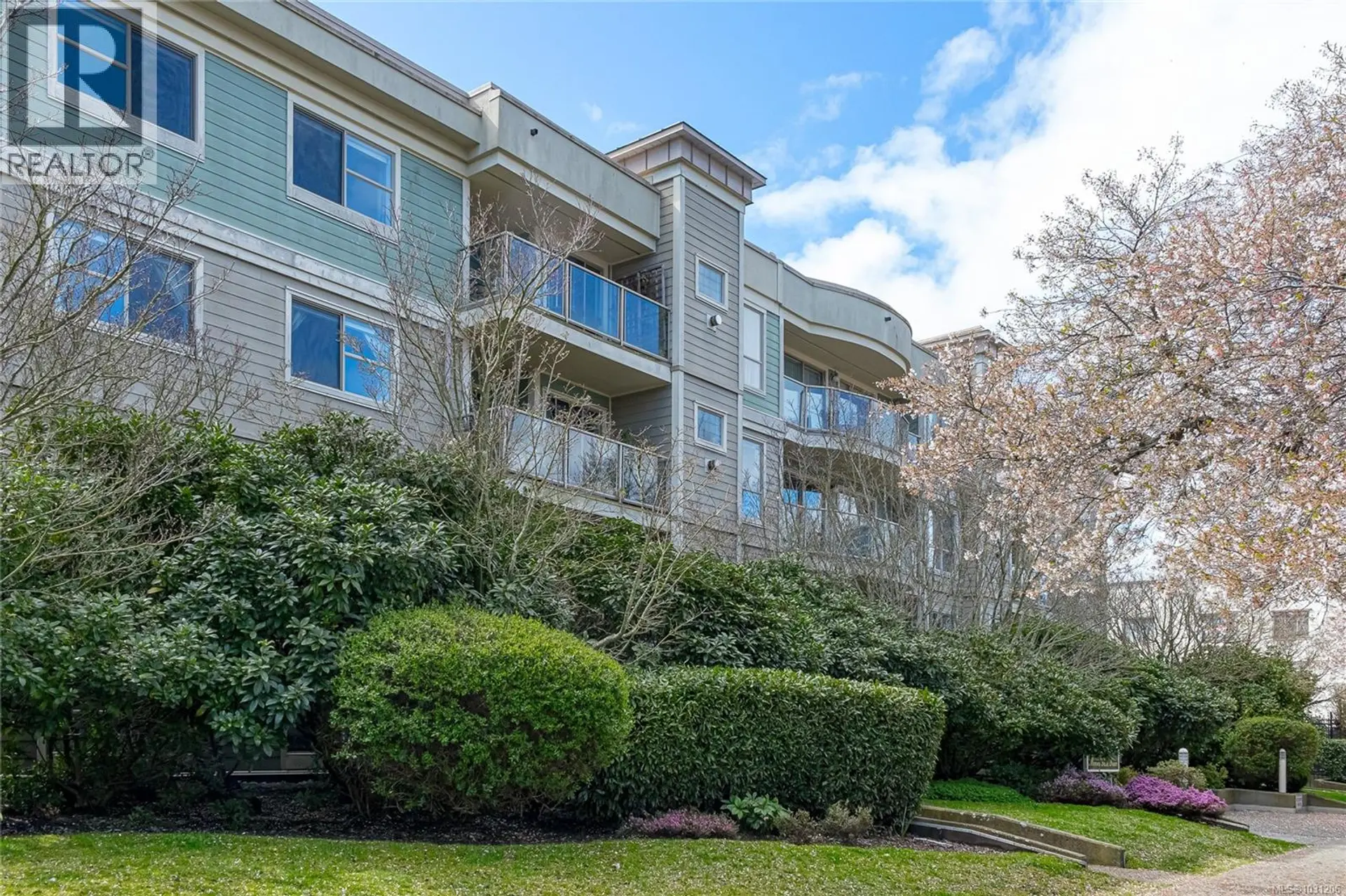 Property at #309 1025 Meares St, Victoria, BC