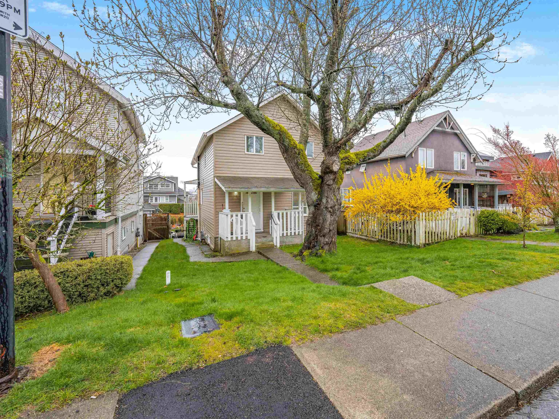 Property at 227 W 5th Street, North Vancouver, BC