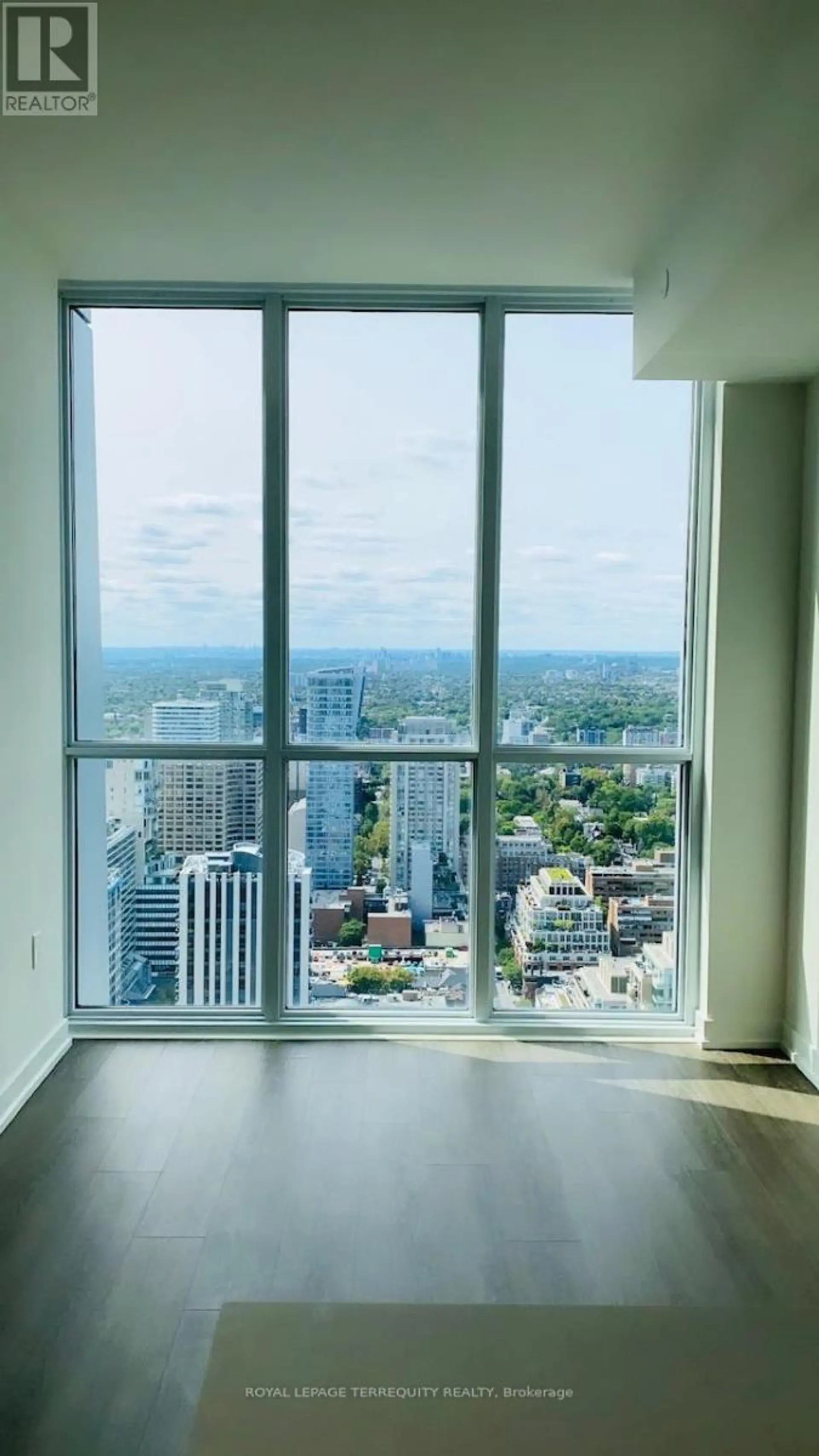 #4202 1 YORKVILLE AVENUE - Image 2