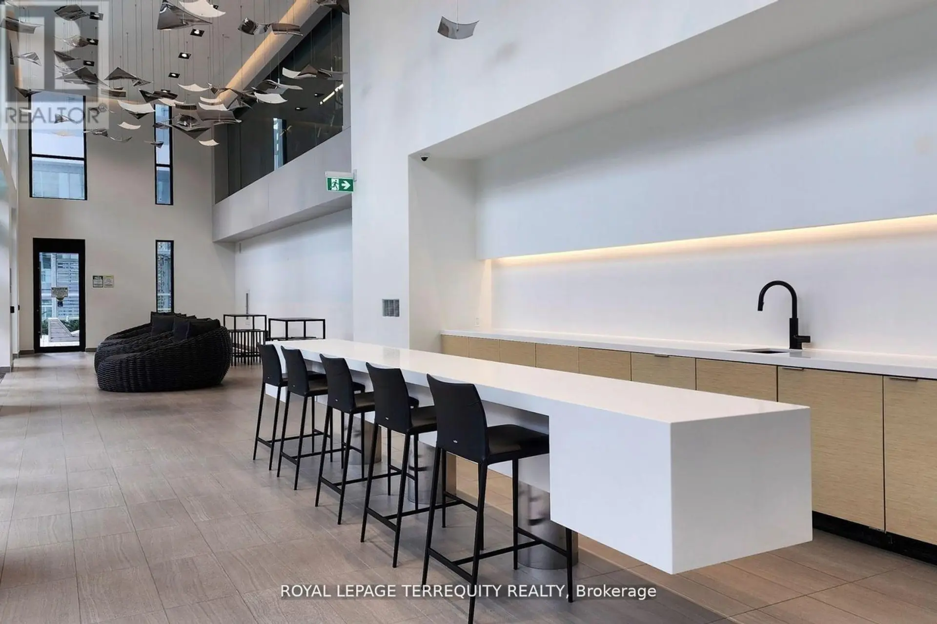 #4202 1 YORKVILLE AVENUE - Image 9