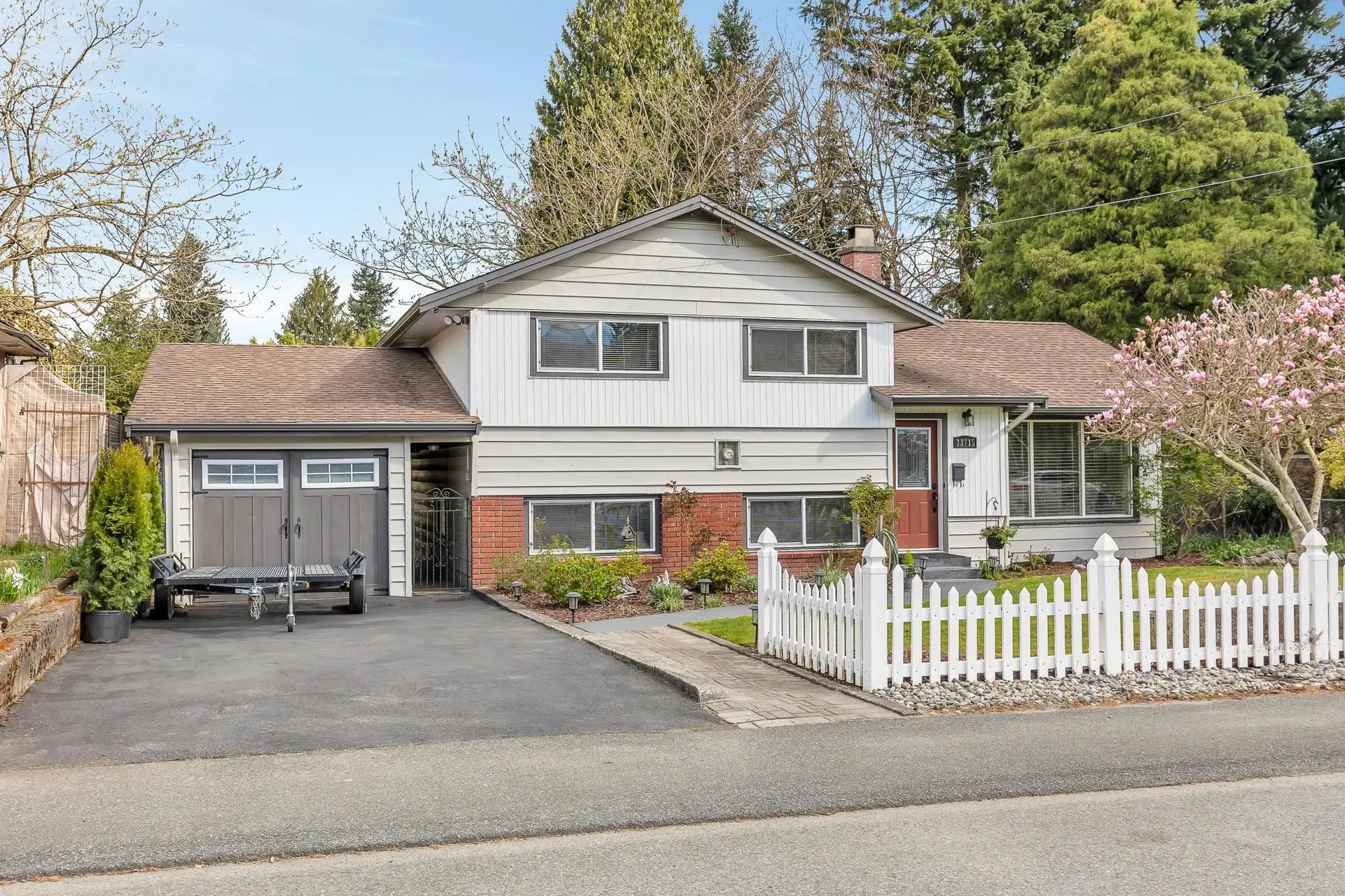 Property at 33715 Mayfair Avenue, Abbotsford, BC