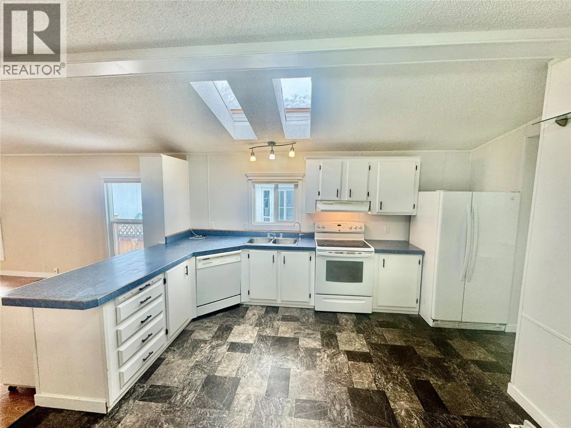 #135 720 Commonwealth Road - Image 3
