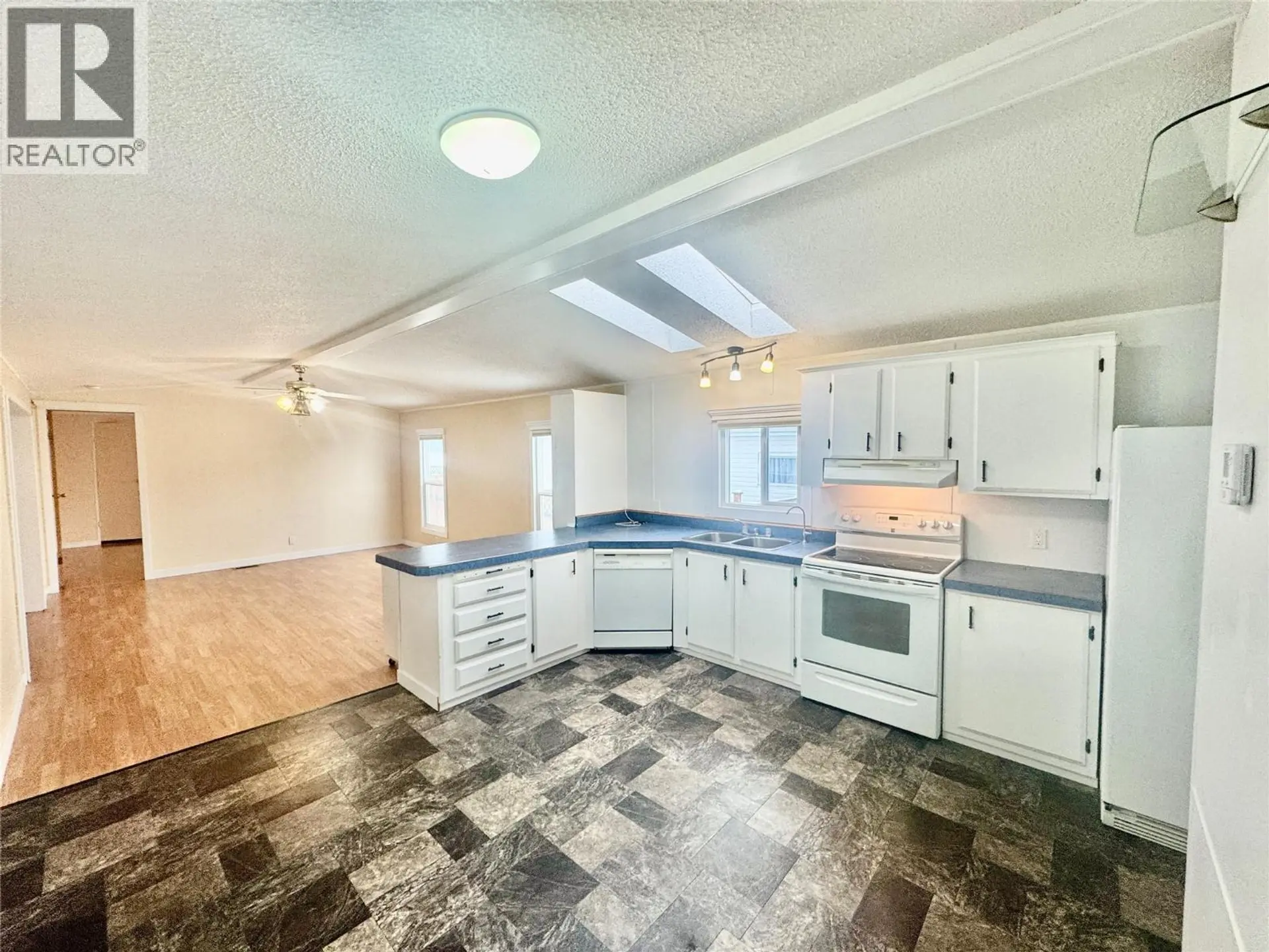 #135 720 Commonwealth Road - Image 5