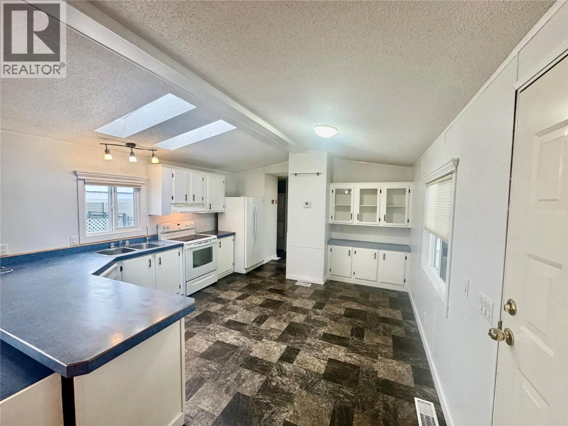 #135 720 Commonwealth Road - Image 6
