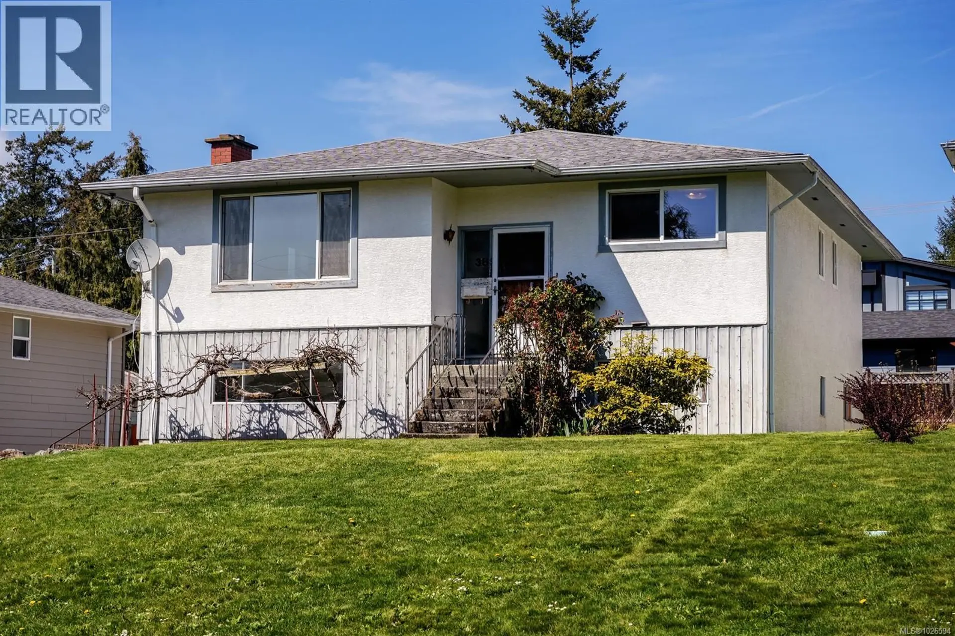 Property at 538 Warren Ave, Saanich, BC
