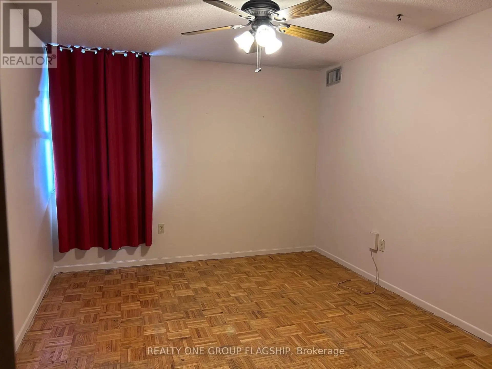#904 10 TOBERMORY DRIVE - Image 9
