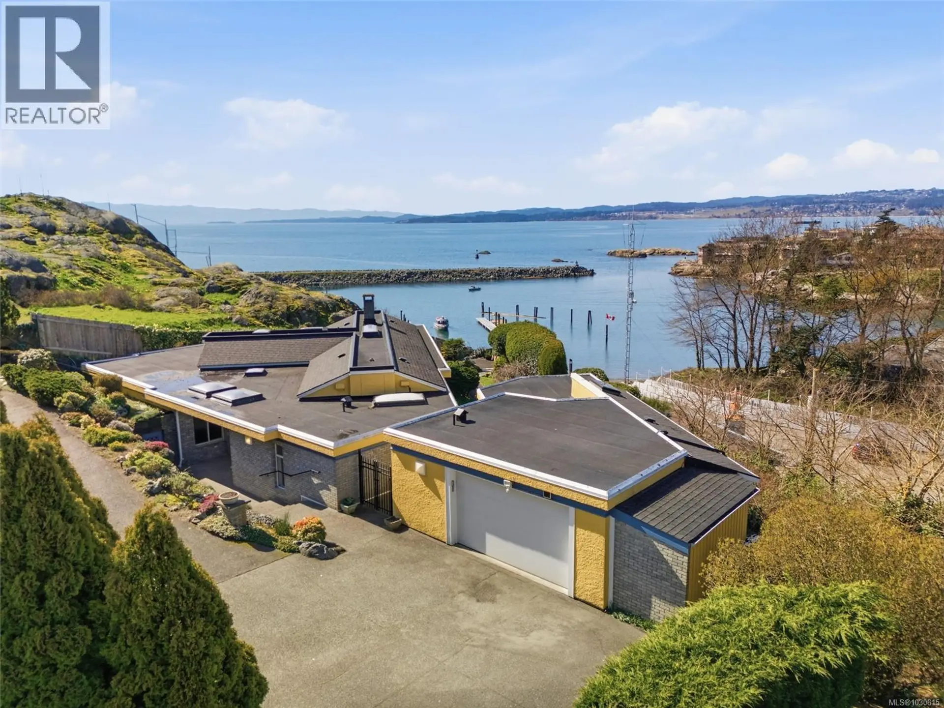 Property at 312 Clifton Terr, Esquimalt, BC