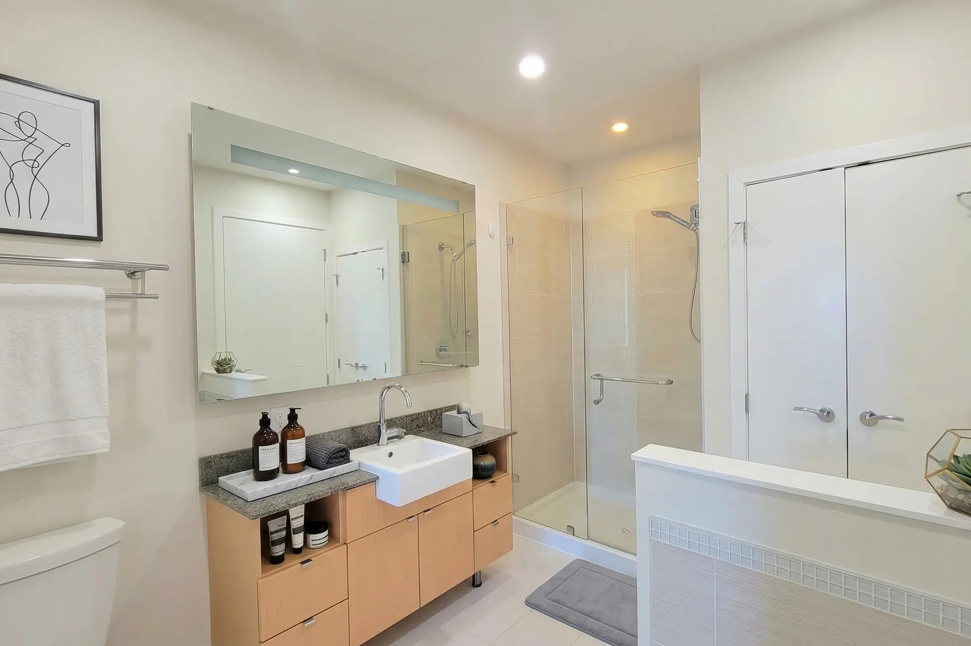 #1202 1205 Howe Street - Image 10