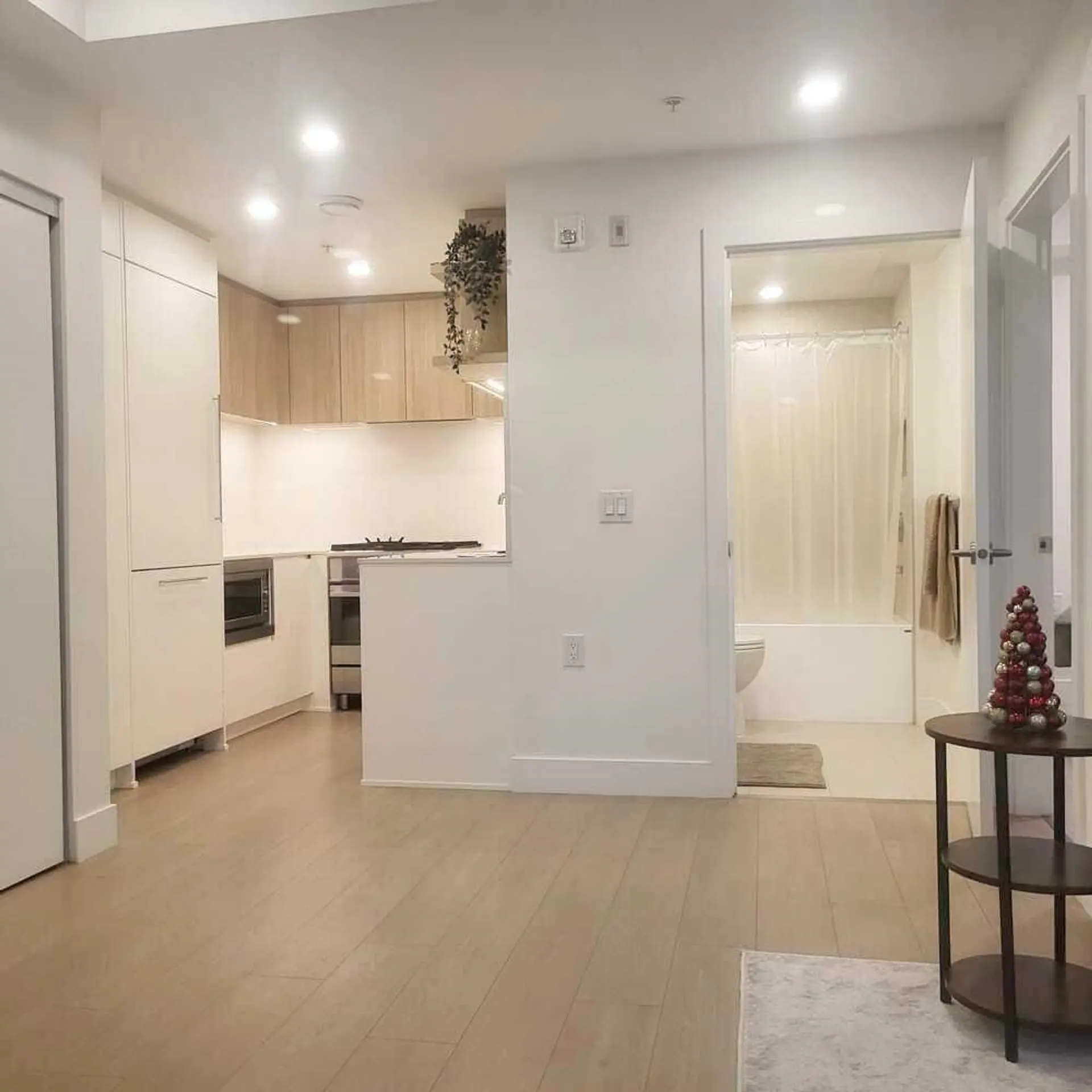 922 W 49th Avenue - Image 5