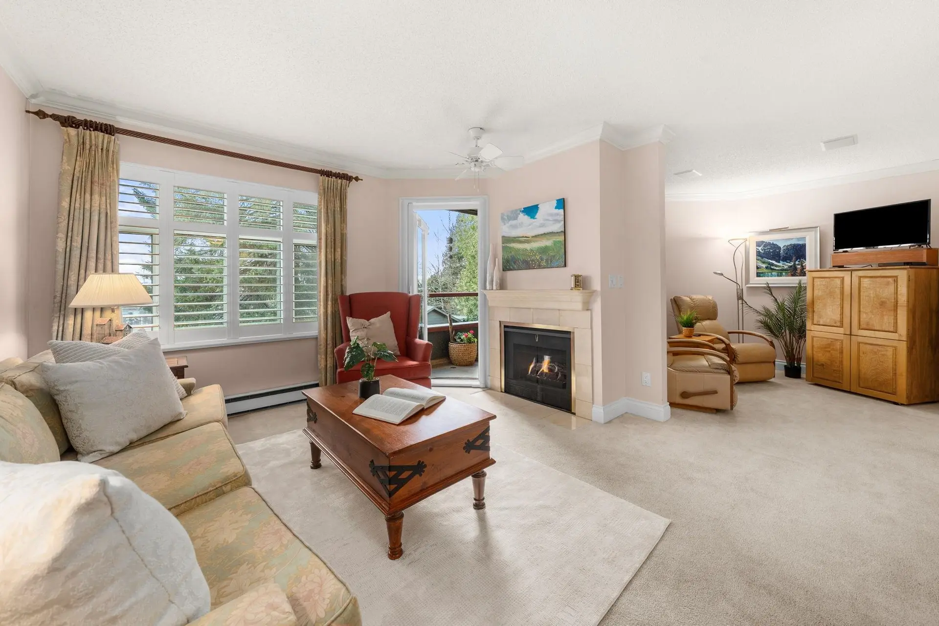 Property at #212 2800 Chesterfield Avenue, North Vancouver, BC