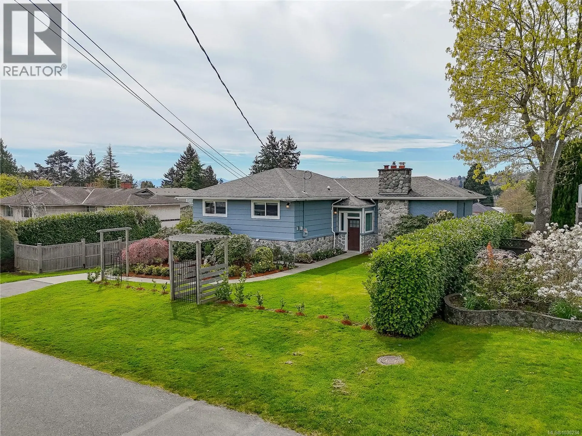Property at 3960 Cherrilee Cres, Saanich, BC
