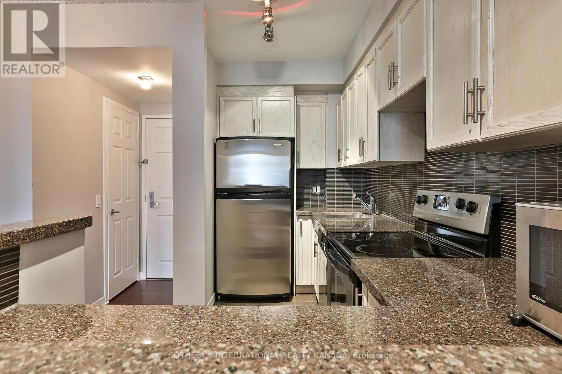 #704 284 BLOOR STREET W - Image 1