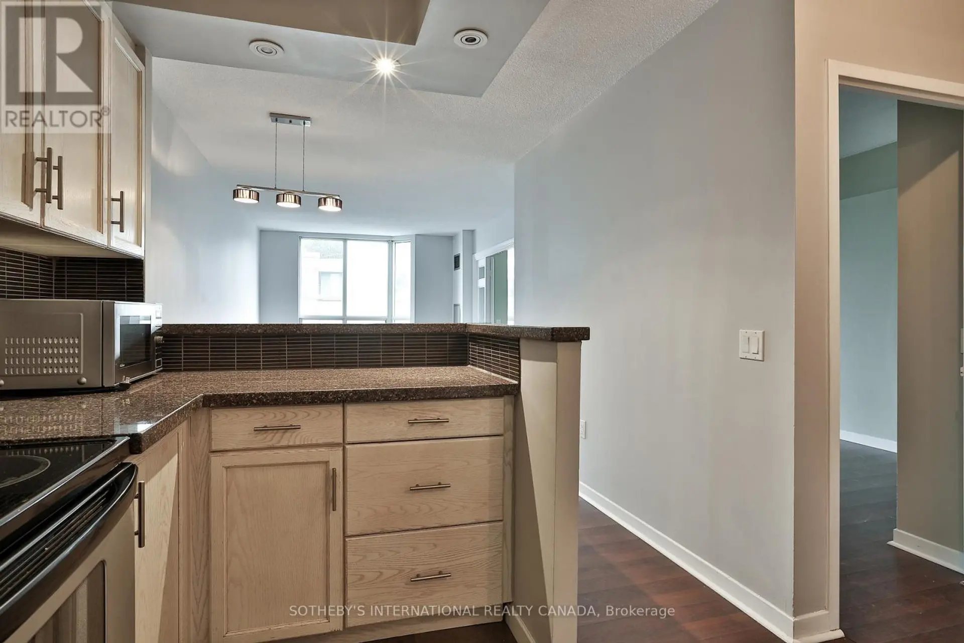 #704 284 BLOOR STREET W - Image 4
