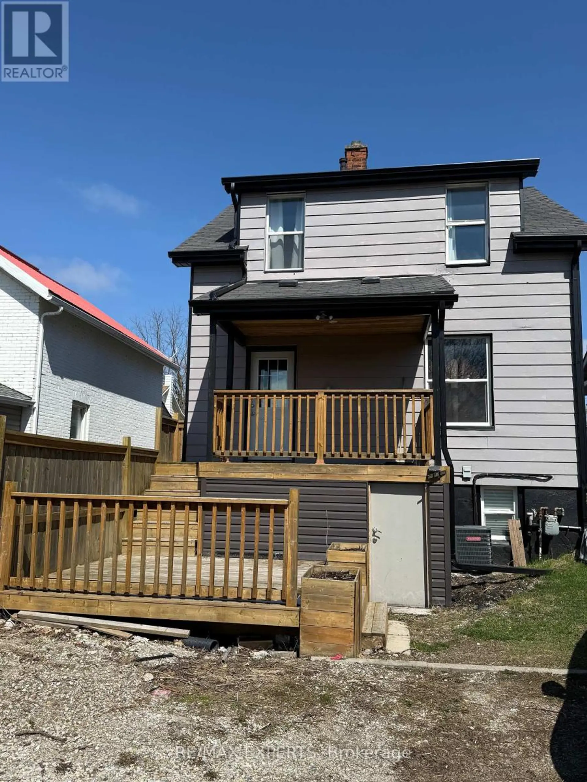 258 DUNDAS STREET - Image 13