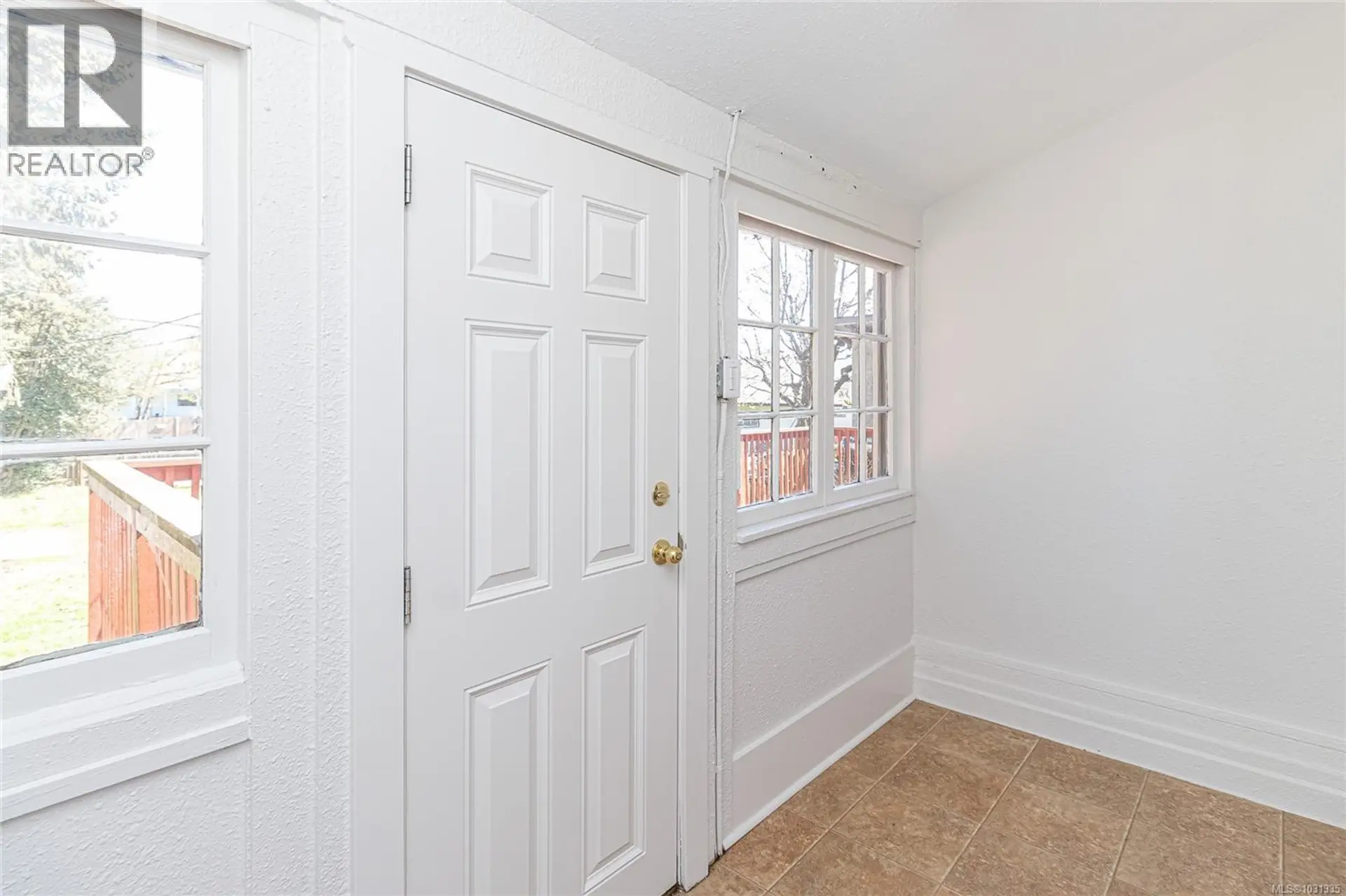 485 Park Ave - Image 4