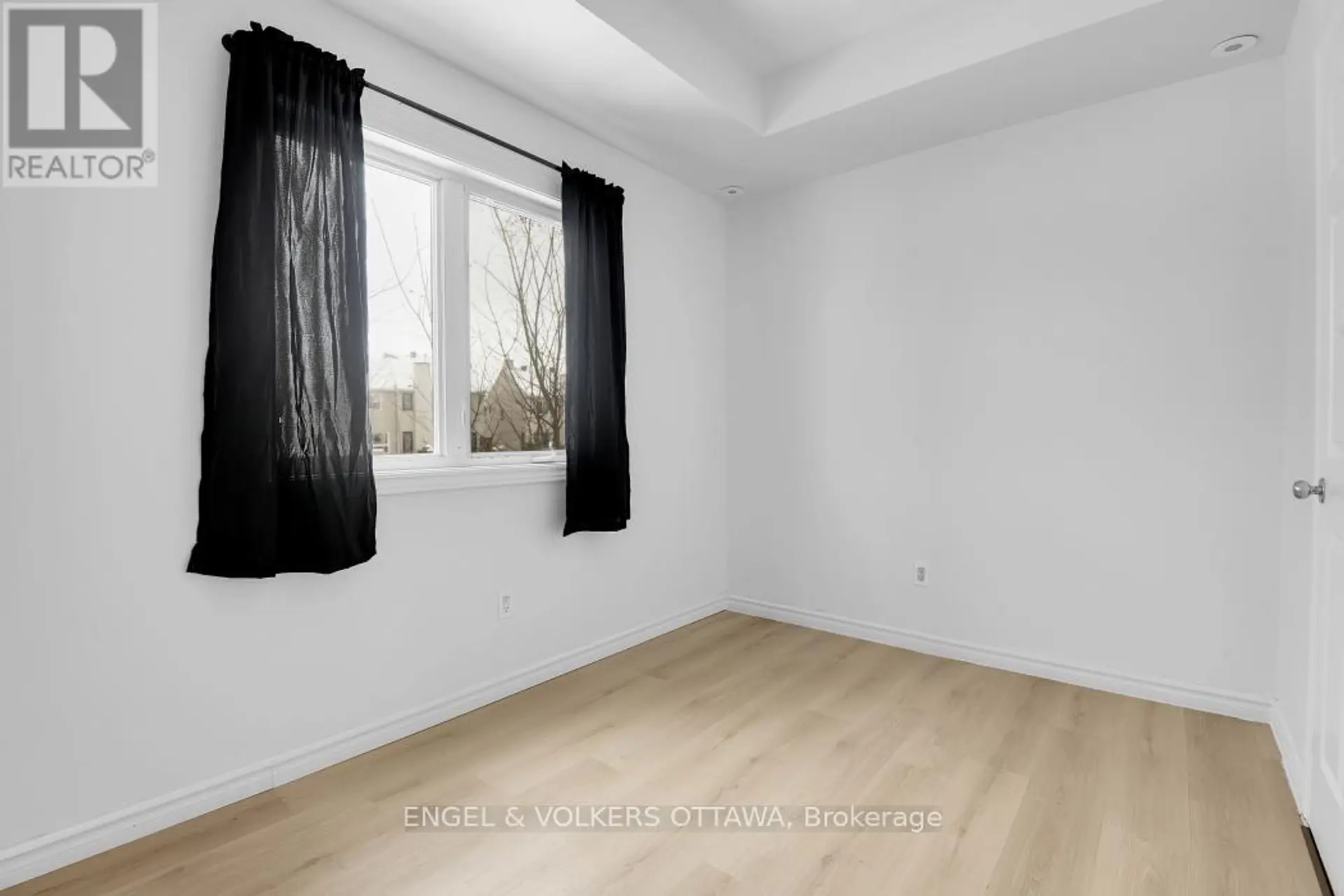 #5 165 WATERBRIDGE DRIVE - Image 13