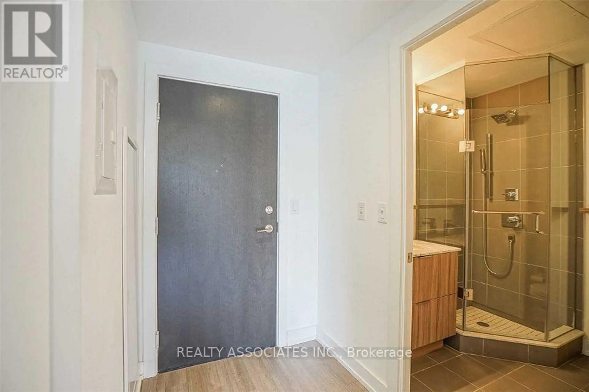 #307 6 PARKWOOD AVENUE - Image 2