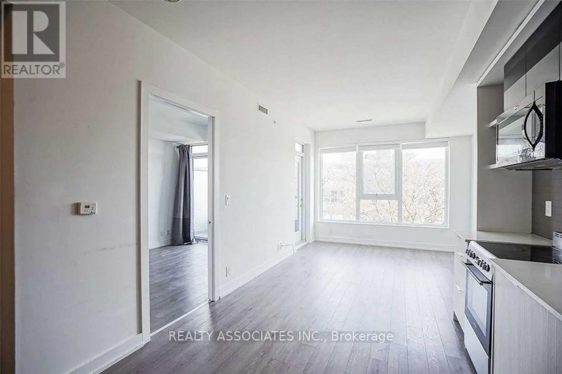 #307 6 PARKWOOD AVENUE - Image 4