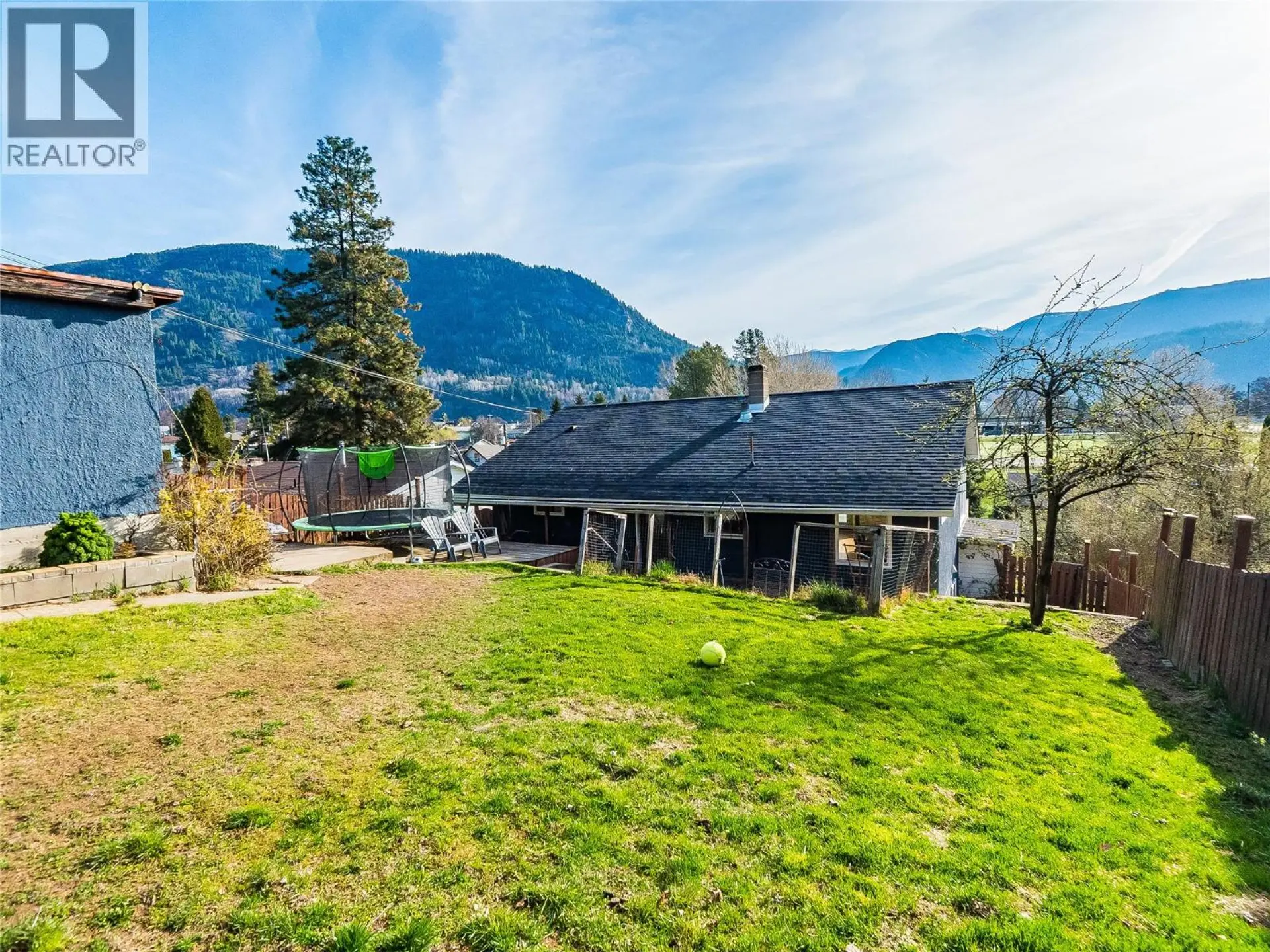 Property at 650 9TH Avenue, Castlegar, BC