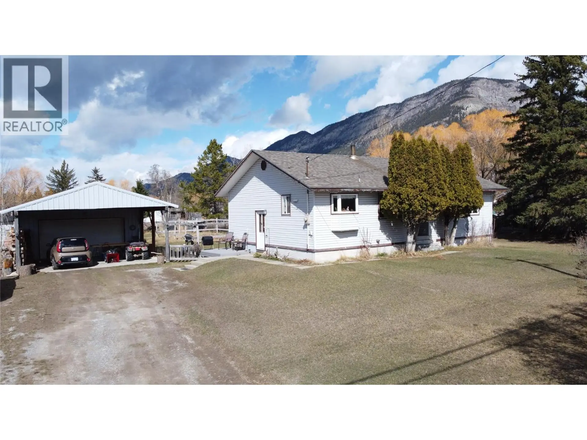 Property at 4771 Burns Avenue, Canal Flats, BC