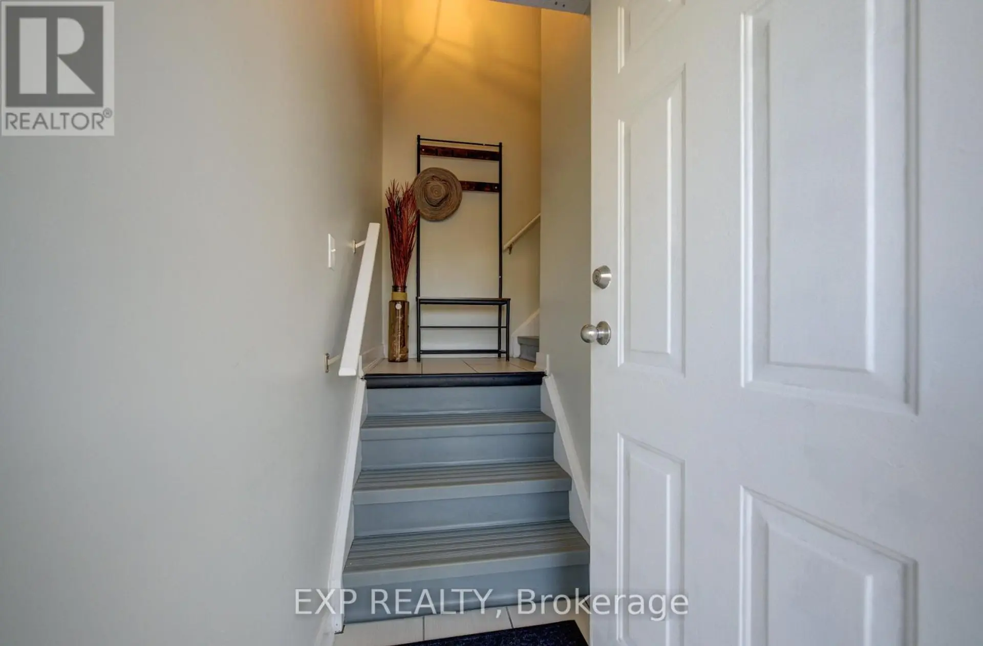#6A 185 WINDALE CRESCENT - Image 3