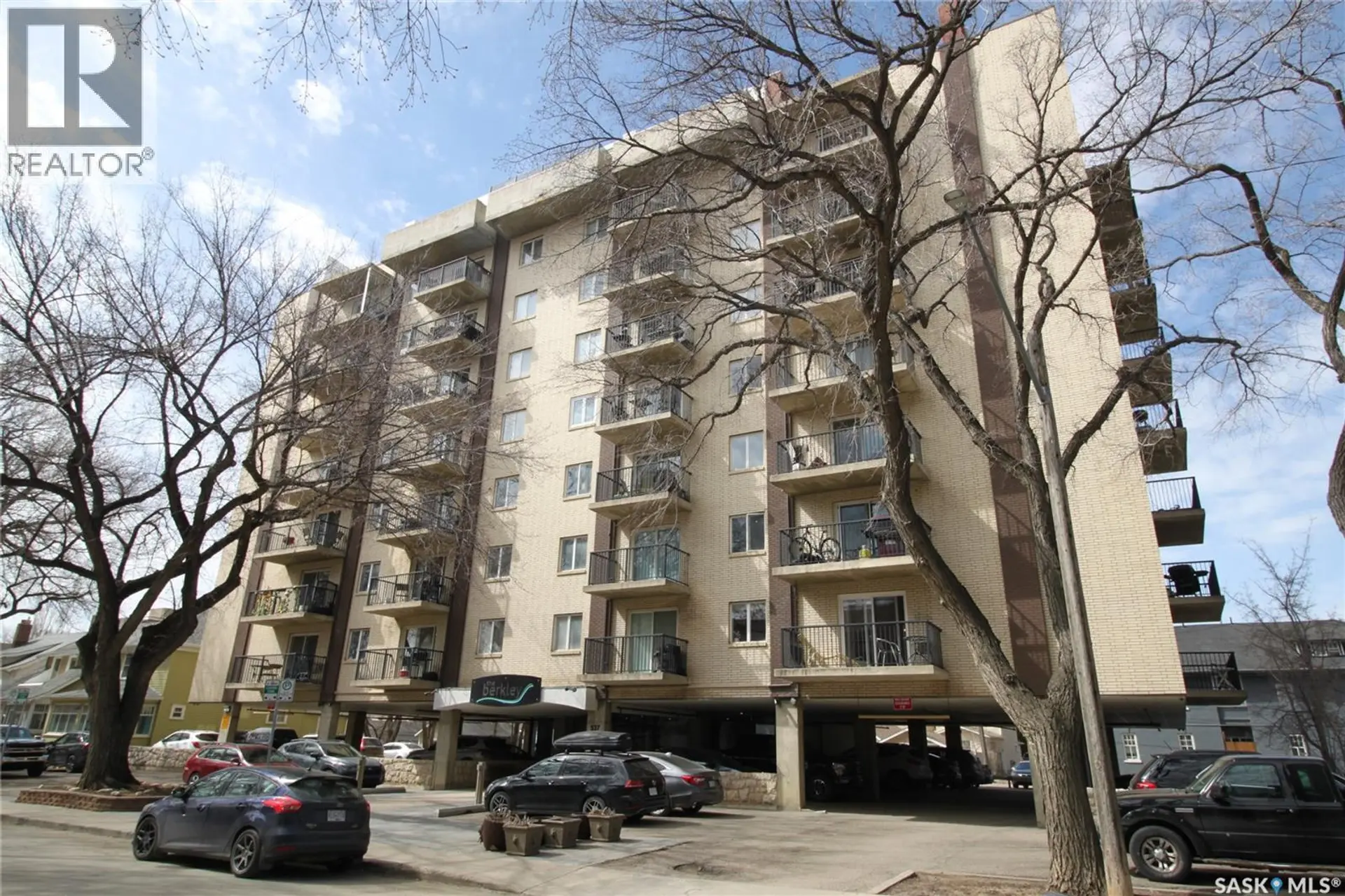 #708 537 4TH AVENUE N - Image 1