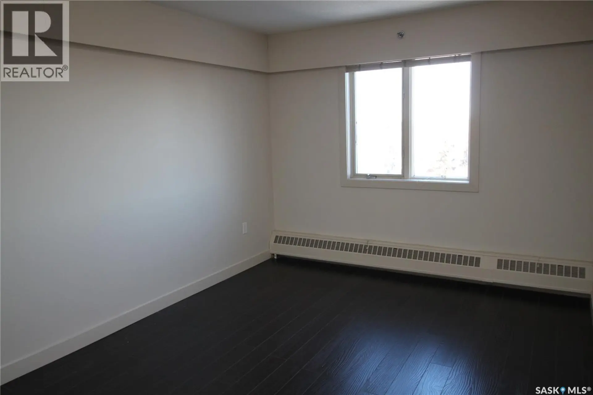 #708 537 4TH AVENUE N - Image 6