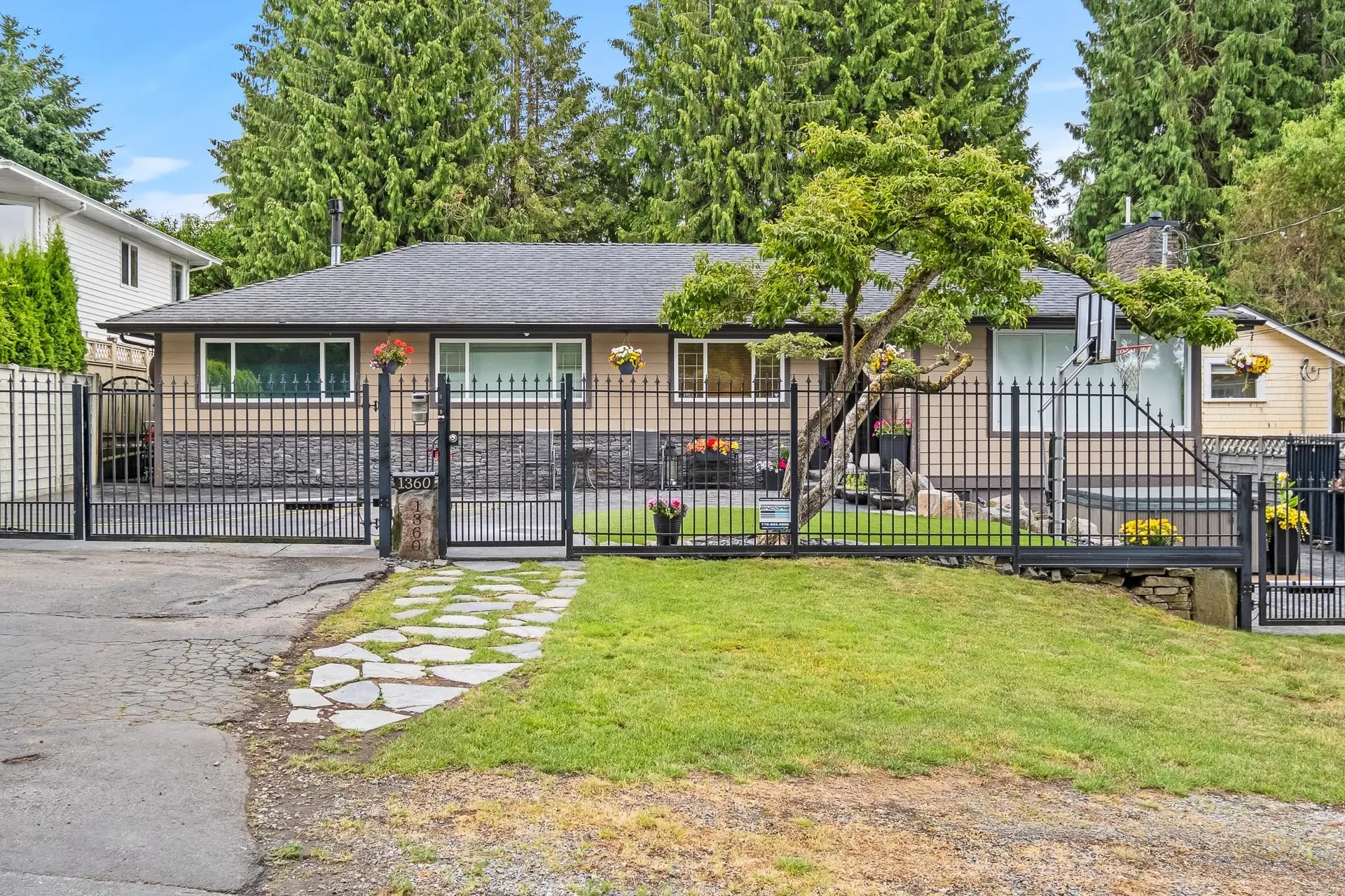 Property at 1360 Everall Street, White Rock, BC