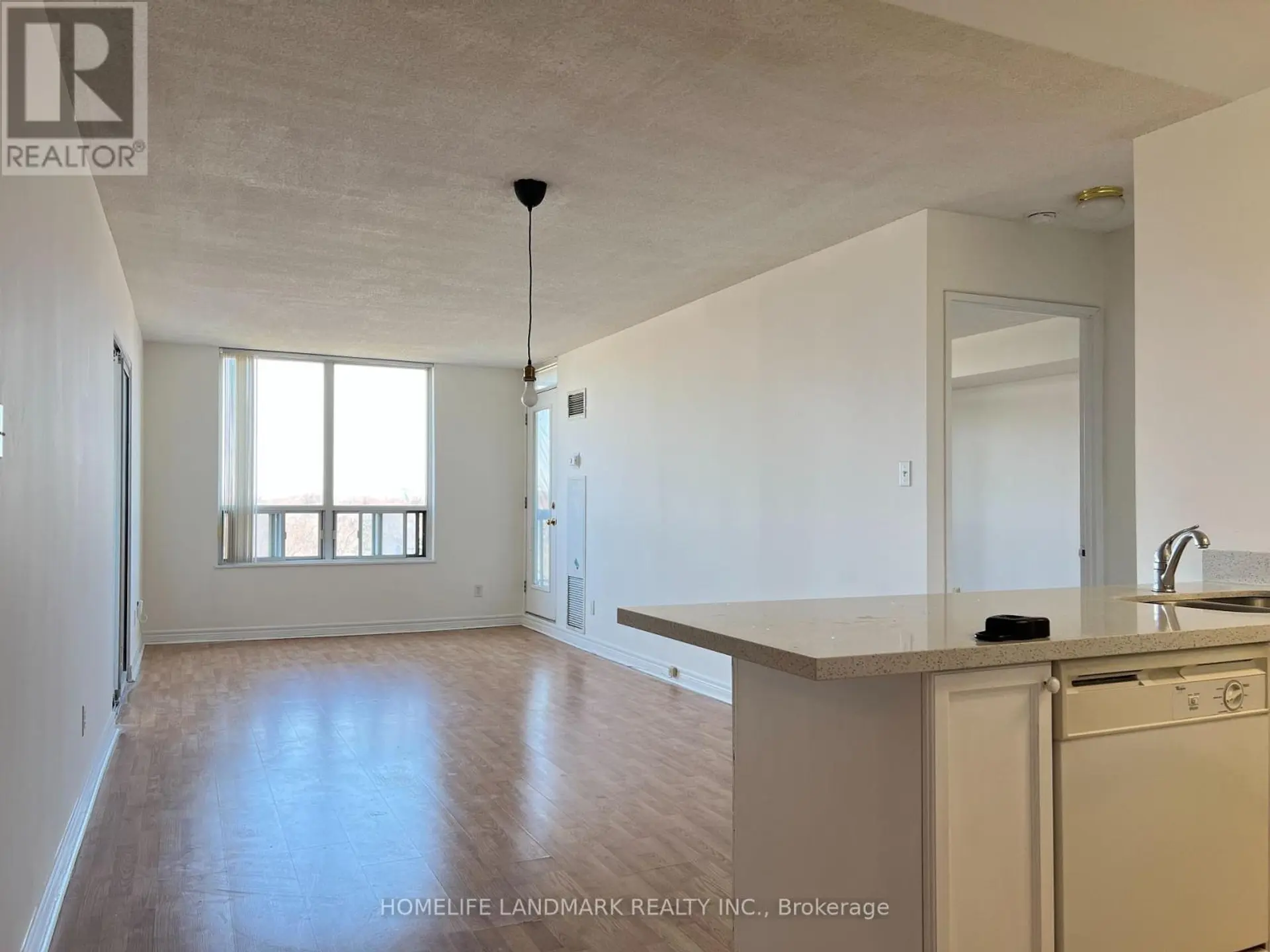 #909 28 EMPRESS AVENUE - Image 1