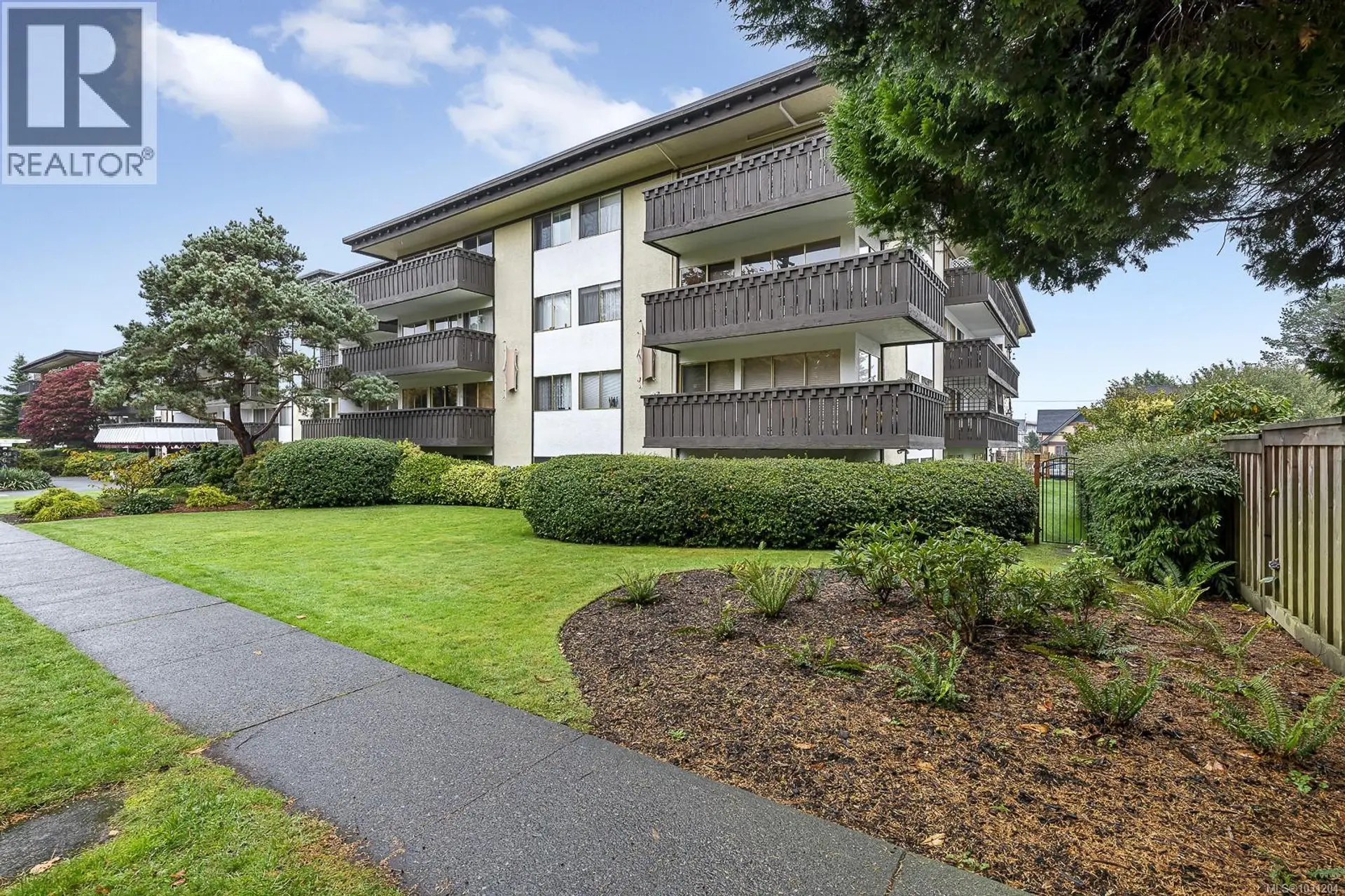 Property at #422 964 Heywood Ave, Victoria, BC