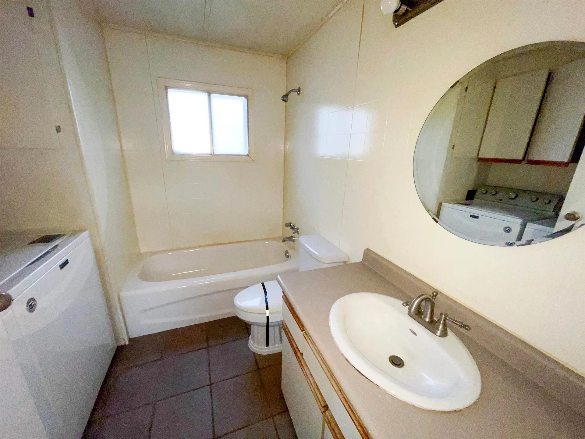 #53 7790 King George Boulevard - Image 4