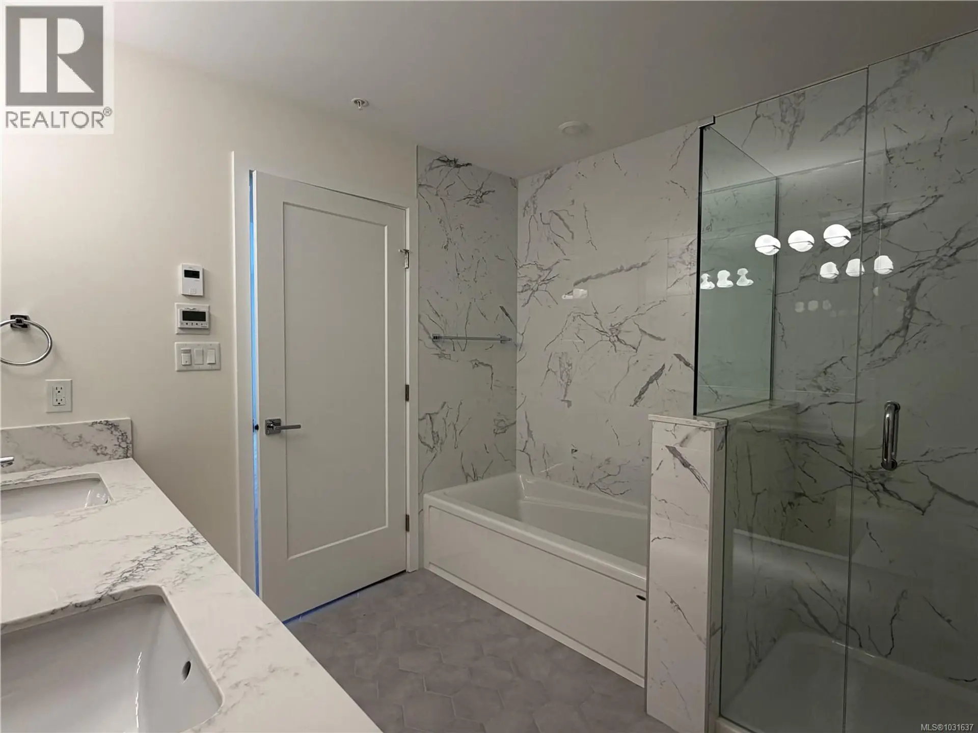 #401 2000 West Park Lane - Image 17