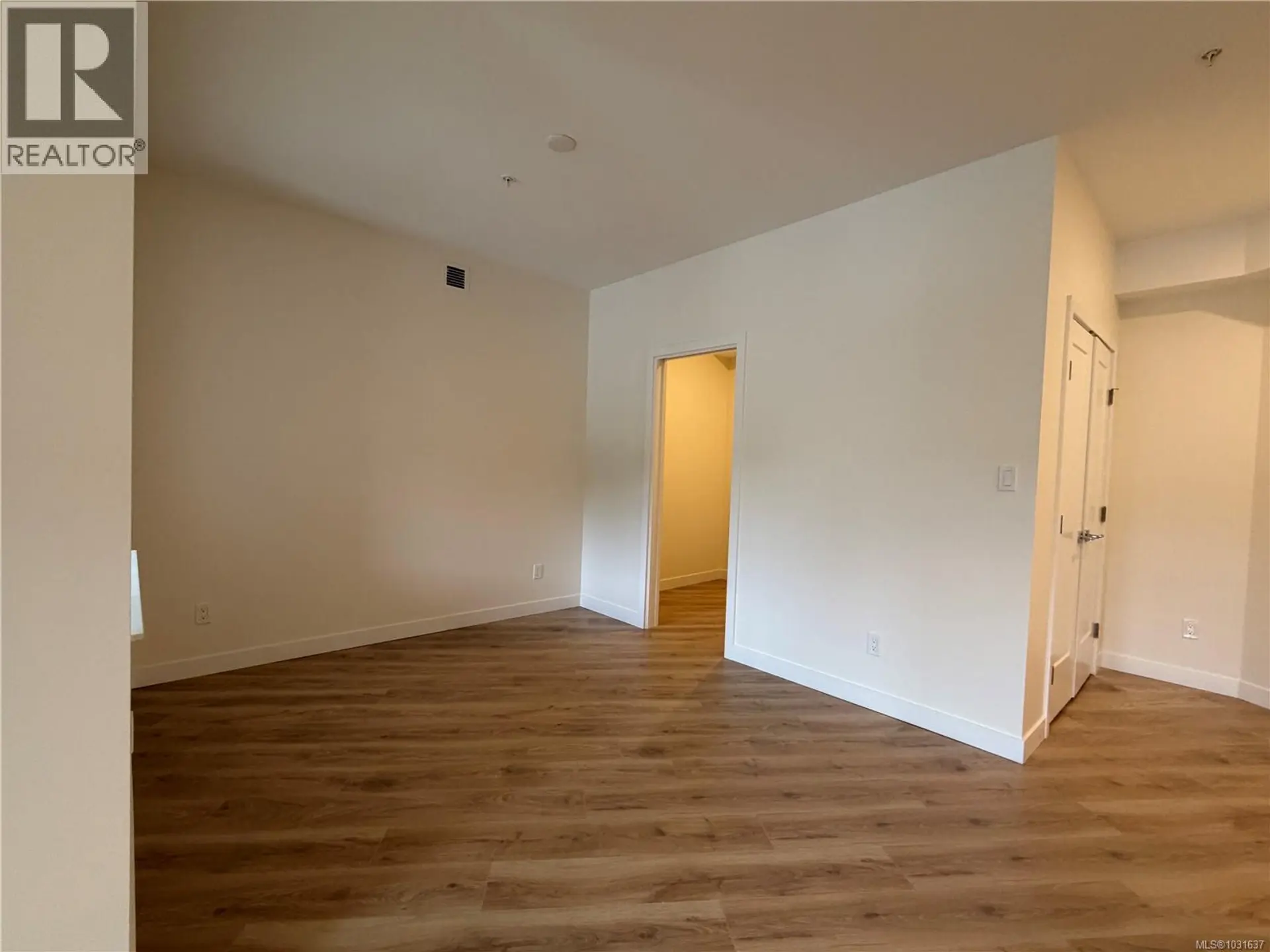 #401 2000 West Park Lane - Image 9